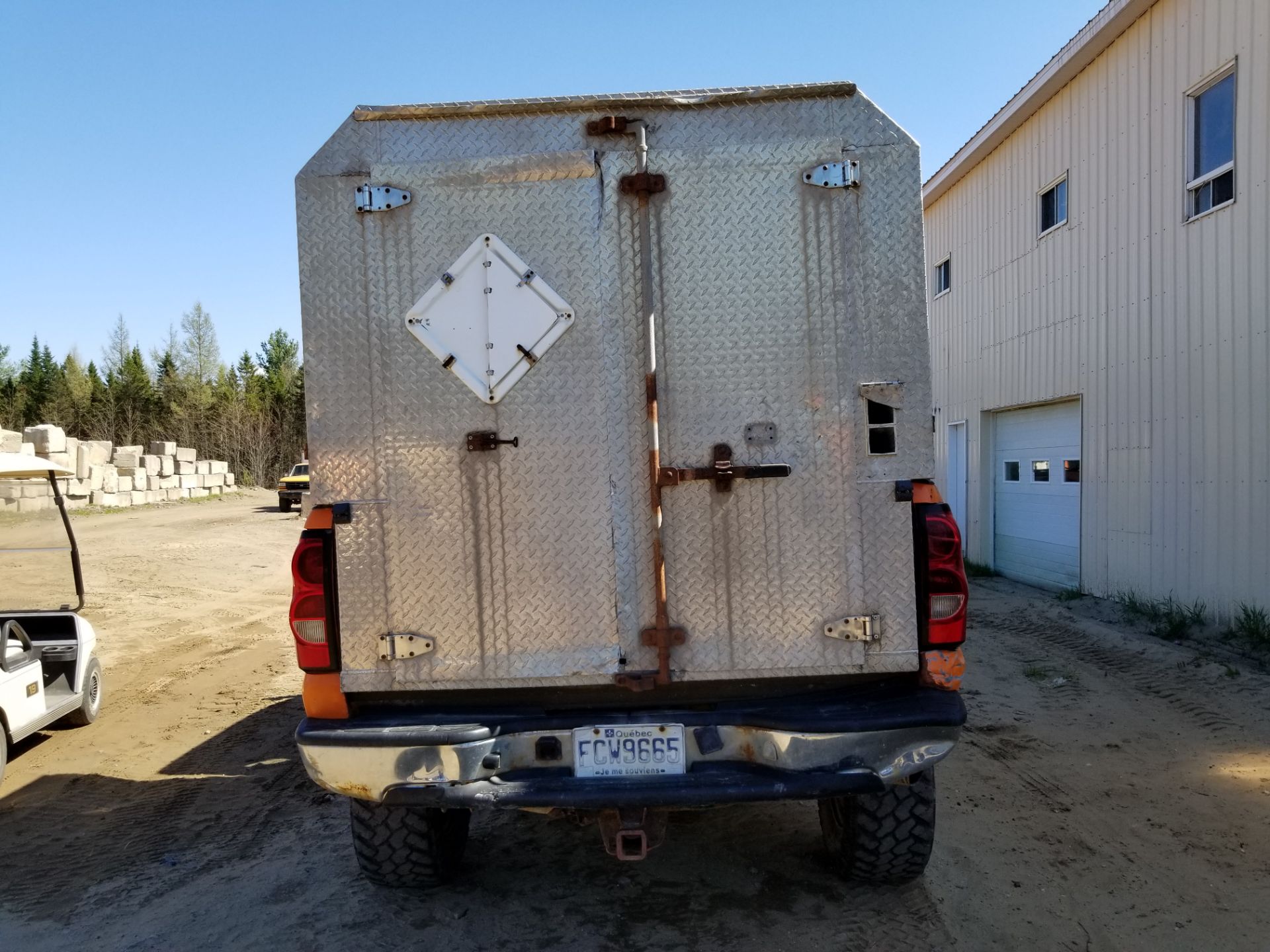 2005 Camion Chevrolet Silverado 3500, 6.6 litres Duramax, 195 343 Km, automatique 4x4, boite incluse - Image 3 of 6