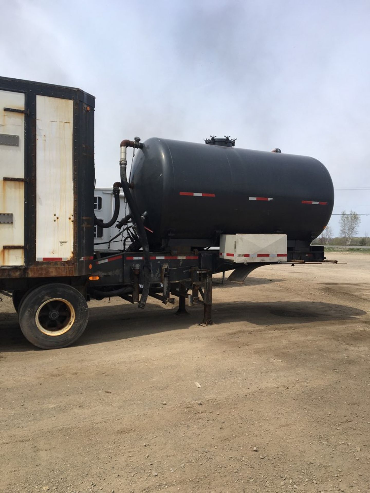 1997 Remorque 3000 gallons, 3essieux, full air, suspension turner tank, boite dompeur de 18 pi