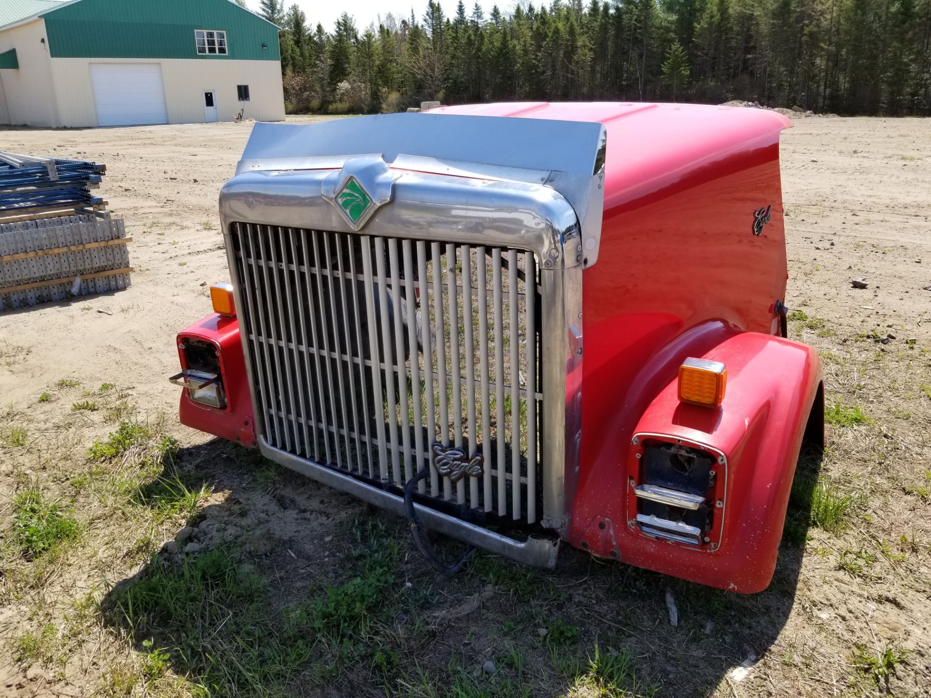 2 Hood pour camion #9708 - Image 2 of 3