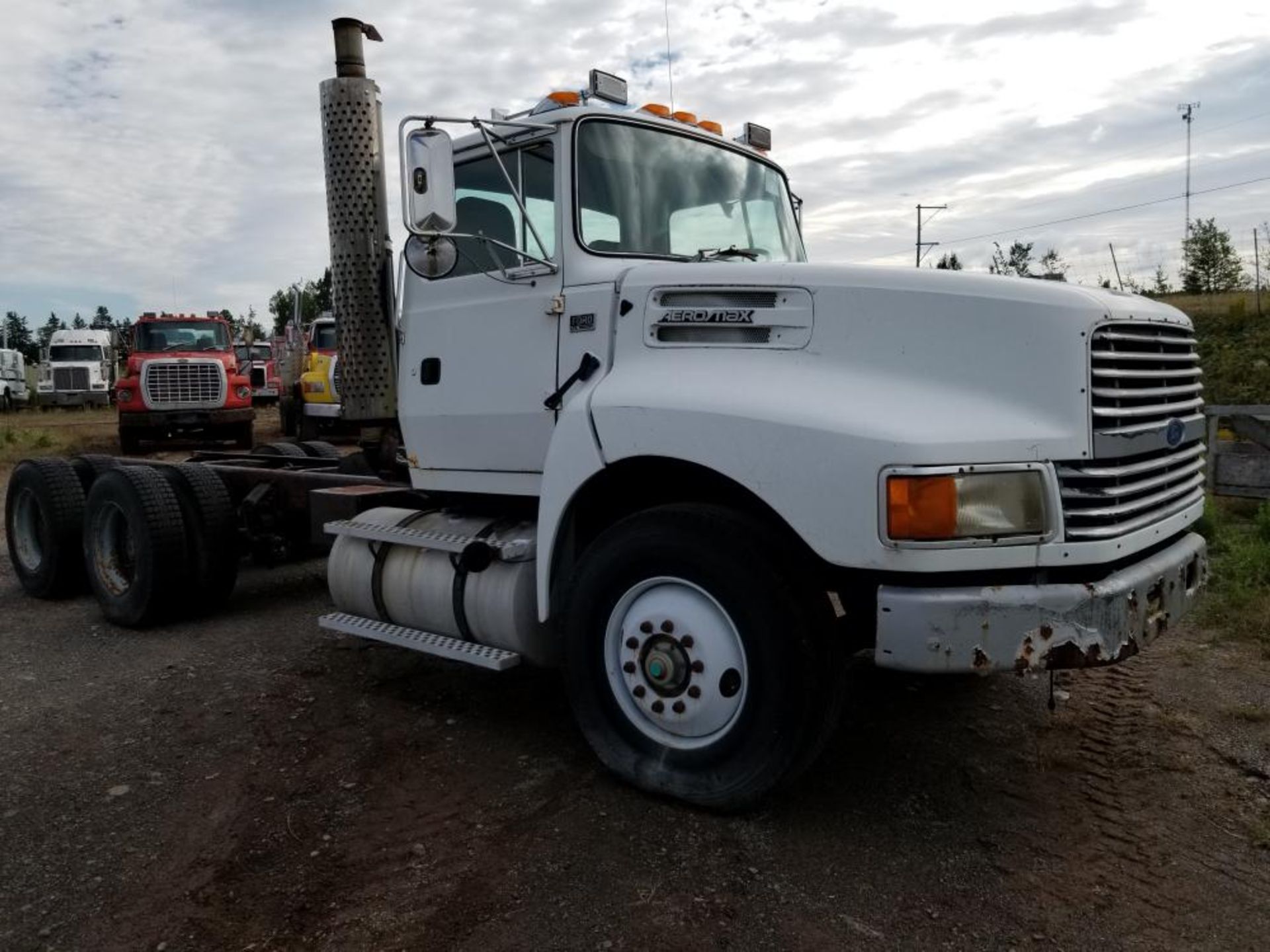 1994 Camion Ford LTL9000, 1 023 073 km, 15 vit., gaz, différentiel Rockwell, moteur Cummins N14, - Image 2 of 23