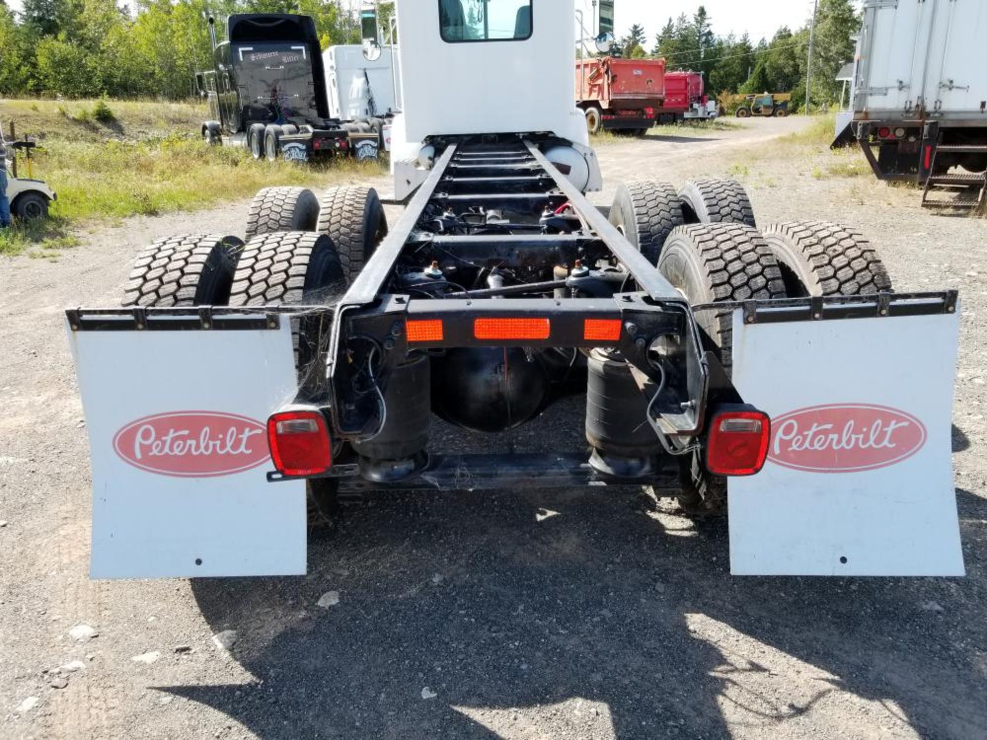 2005 Camion Peterbilt 330, 656 130 km, automatique, essieux 12-40, différentiel Rockwell, moteur - Image 5 of 8