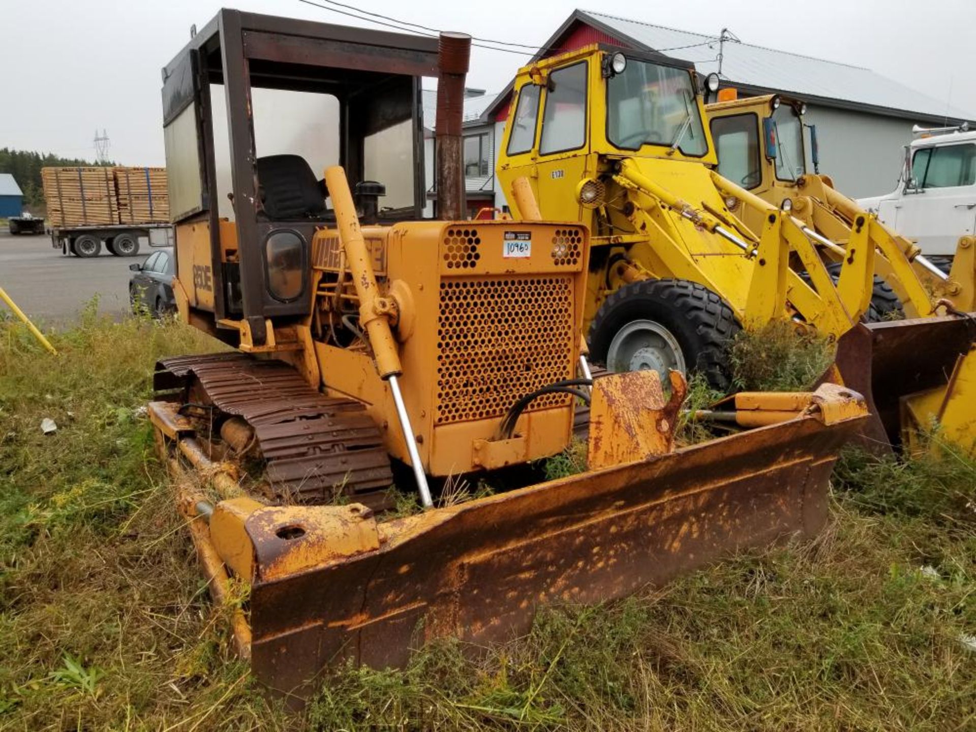 1976 Tracteur sur chenille Case 850E, 2052 hres, 4 cyl., gratte pivotante besoin d'une batterie à