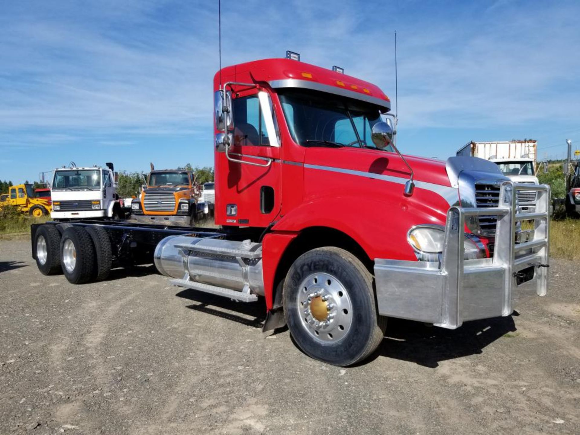 2005 Freghtliner Columbia, 1 453 956 km, automatique, essieux 12-46, différentiel Rockwell full-