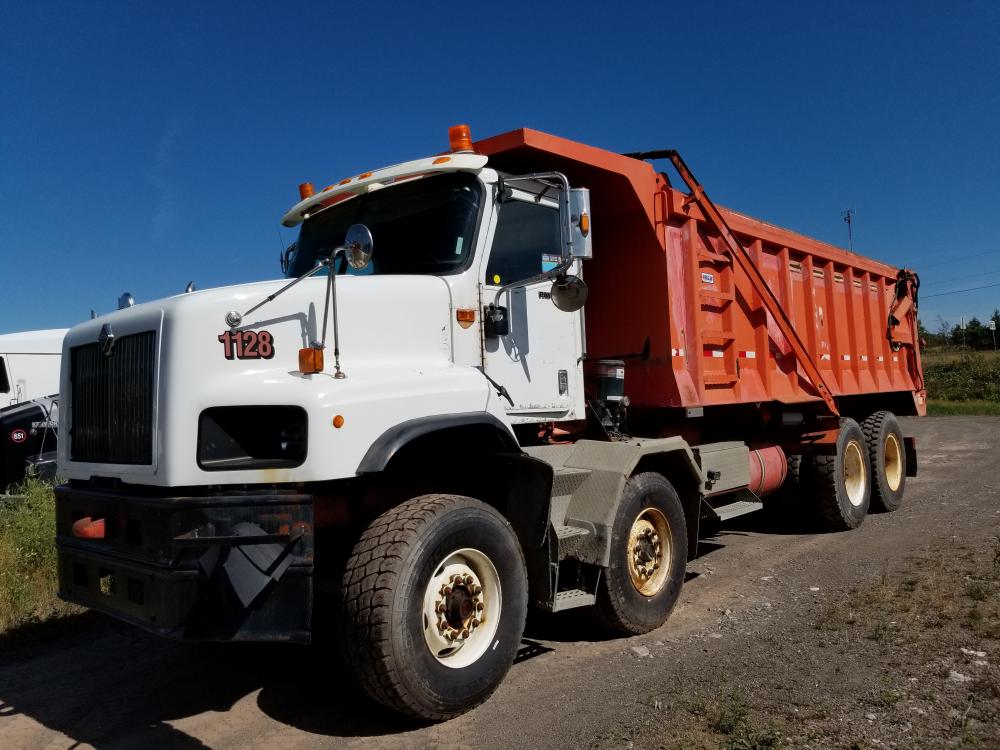 Succession of transport and heavy equipment - October 17, 2018