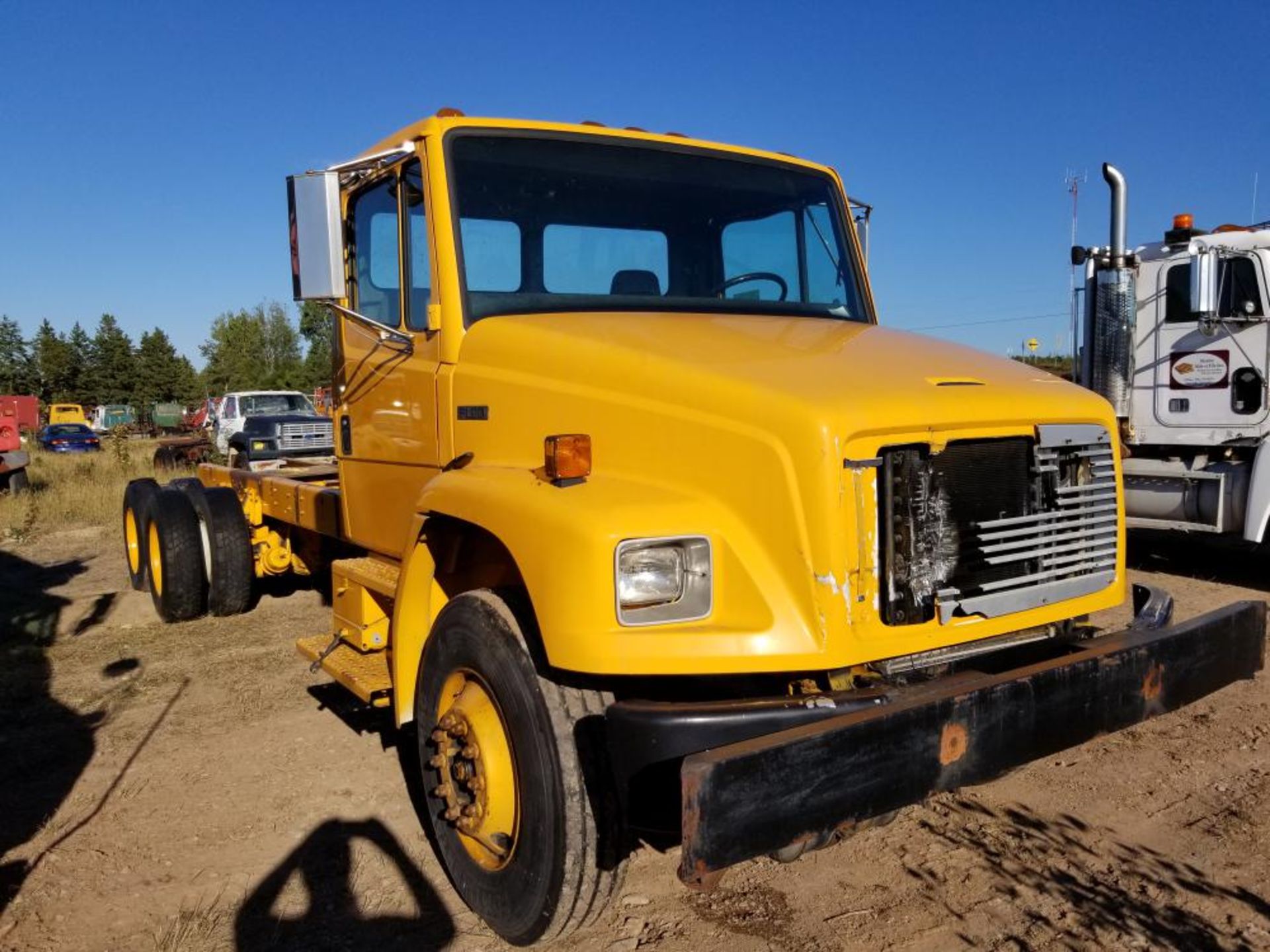 1996 Camion Freightliner MCV FL80, 1 080 060 km, automatique, 210 HP, diesel, essieux 12-44, - Image 2 of 17