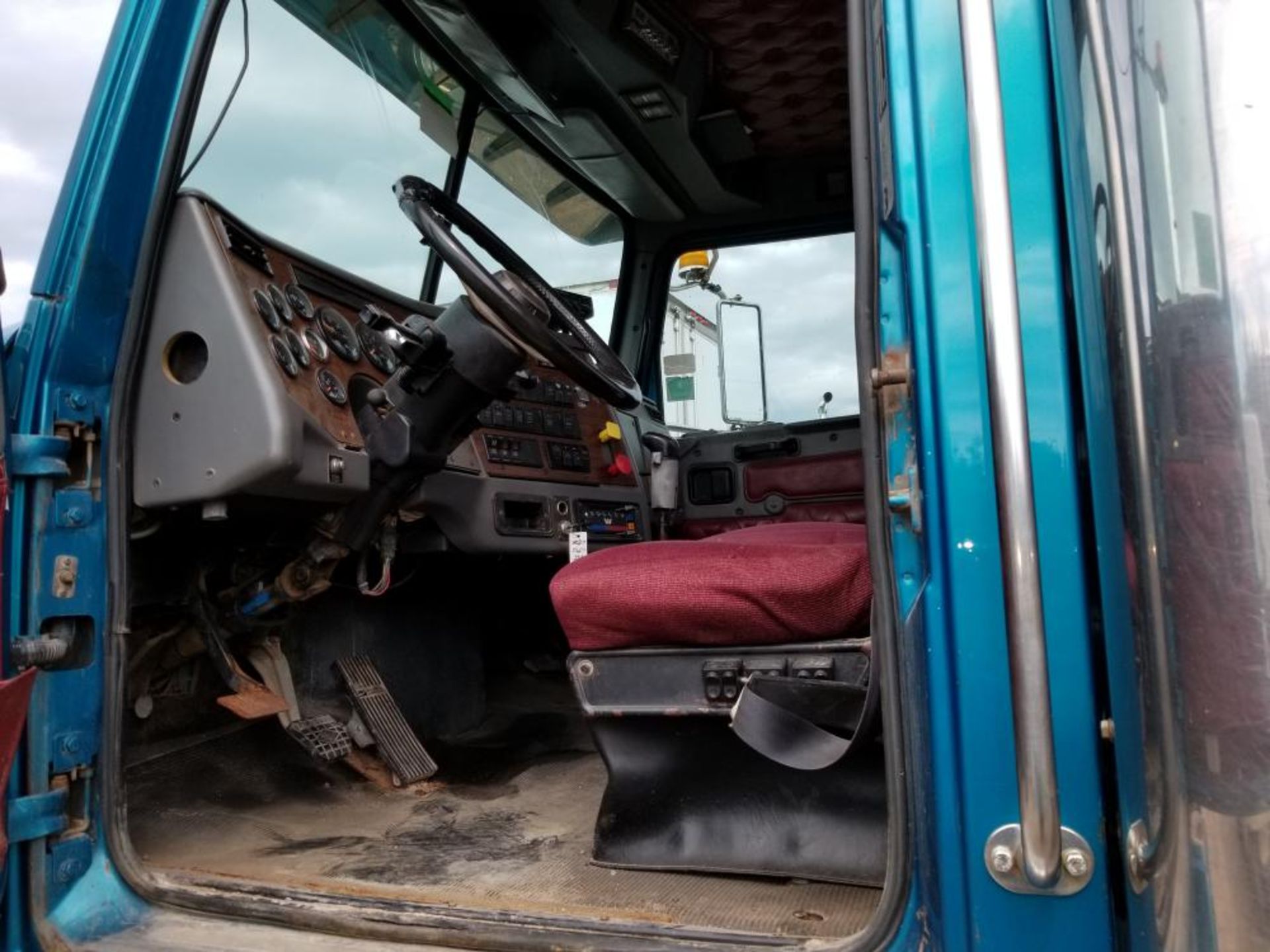 1998 Camion Western Star 4964-FX, 948 105 km, 18 vit., essiuex 16-48, différentiel Rockwell full - Image 11 of 18