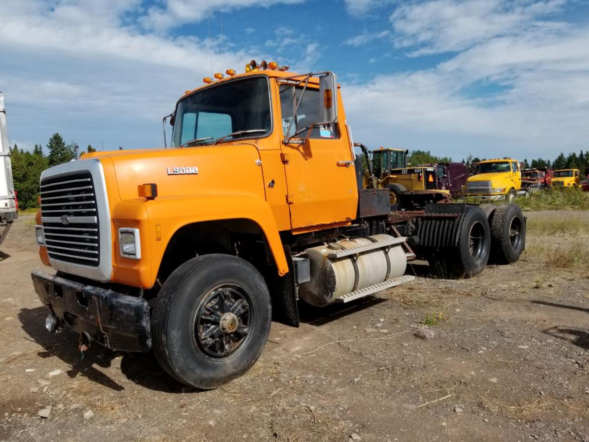 1989 Camion Ford L9000, 288 109 km, diesel, différentiel Rockwell, moteur Cummins, pneus av. Arr. - Image 2 of 21