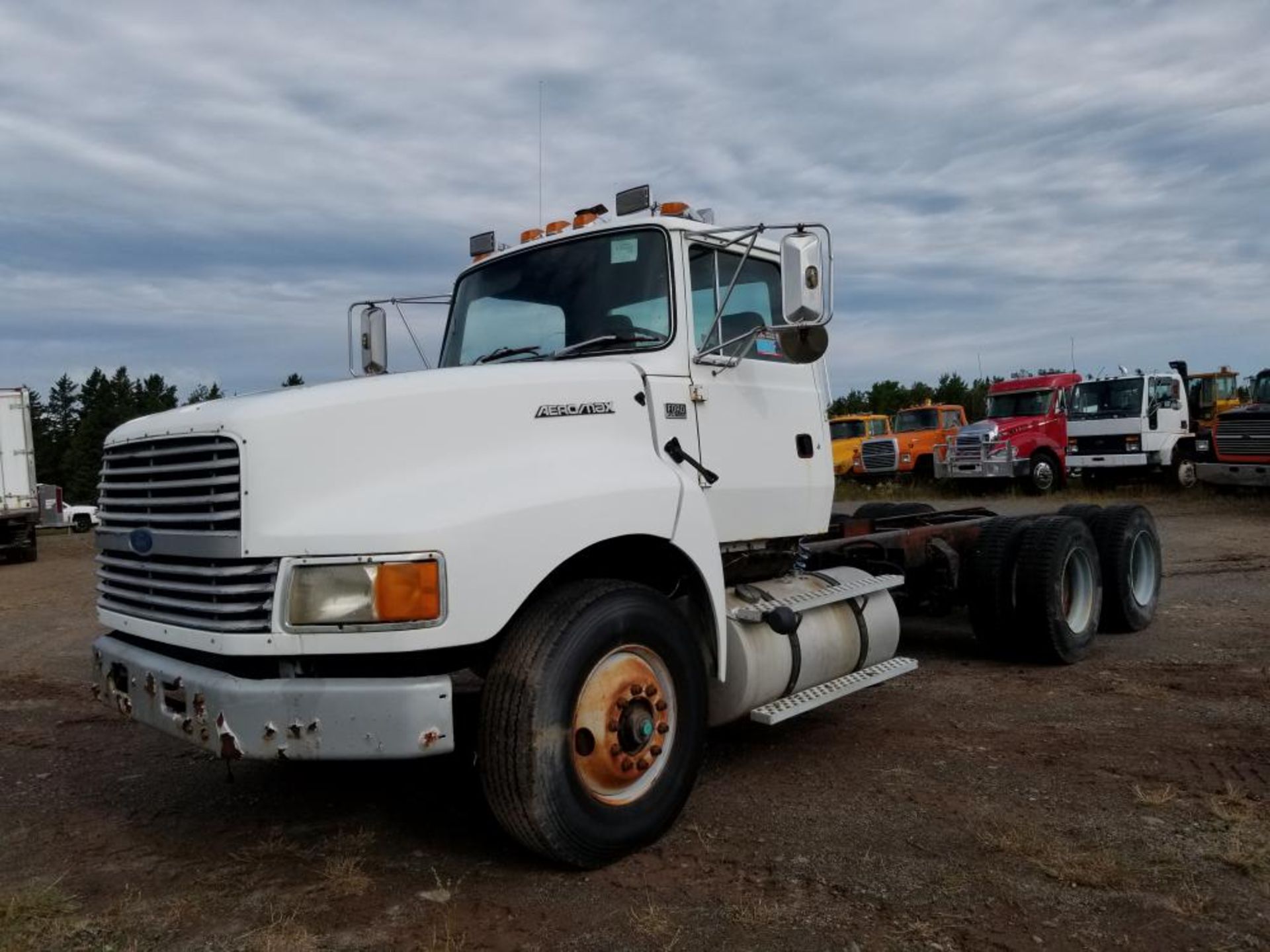 1994 Camion Ford LTL9000, 1 023 073 km, 15 vit., gaz, différentiel Rockwell, moteur Cummins N14,