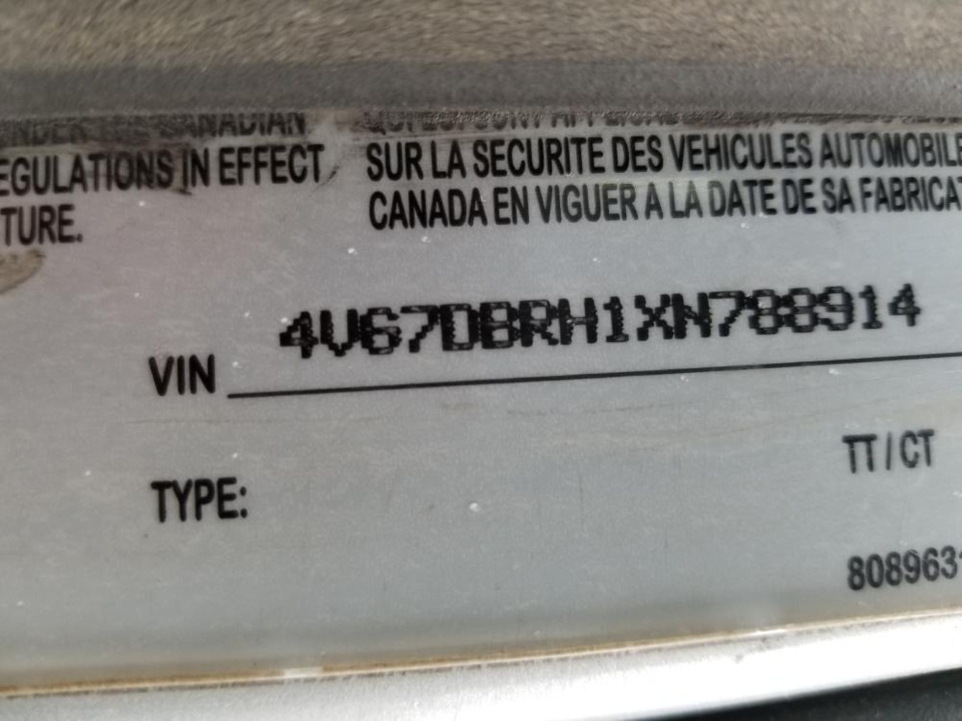 1999 Camion Volvo VN, 15 vit., essieux 12-40, différentiel Rockwell 3/4 lock, moteur Détroit, - Image 15 of 15