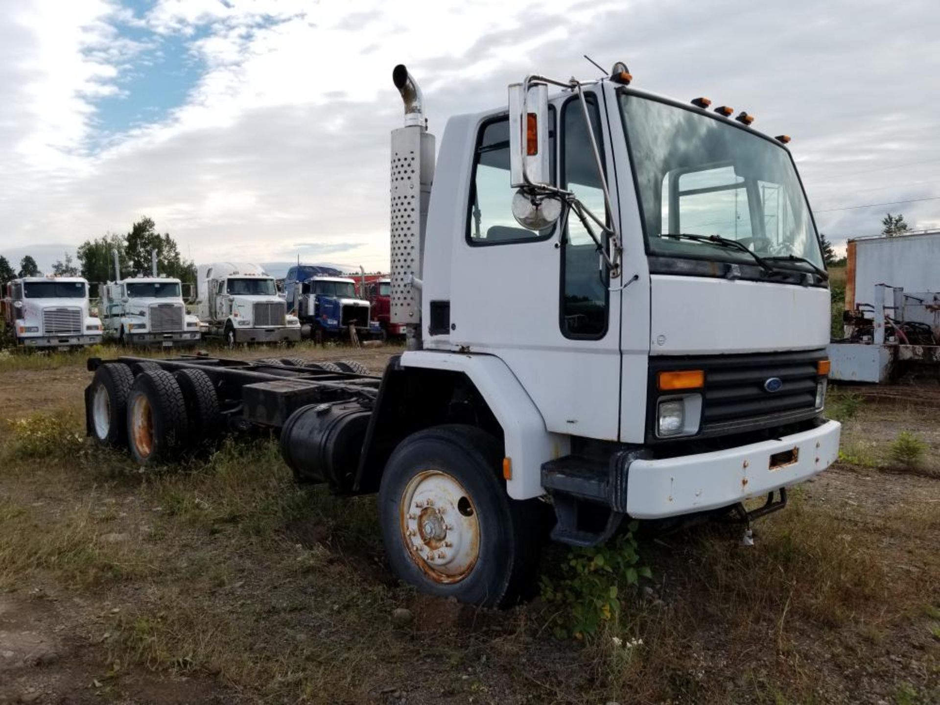 1995 Camion Ford Cargo CLT10, 186 380 km, automatique, différentiel Rockwell, diesel, pneus av. arr.