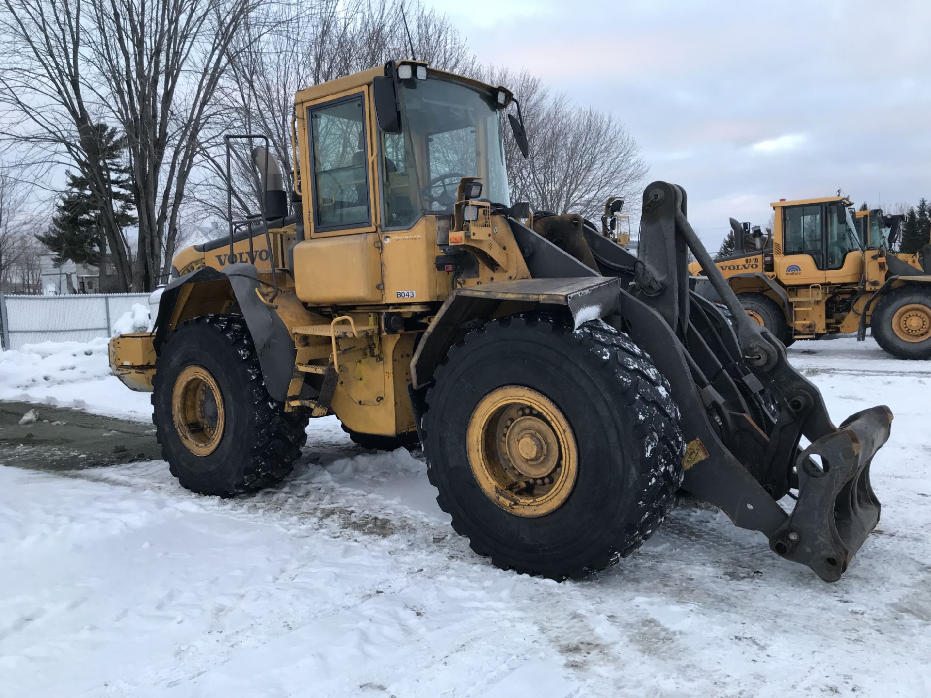 2004 Chargeurs sur roues Volvo L120E, 27 000 heures, quick attache, pneus Michelin a clous, moteur - Image 2 of 11