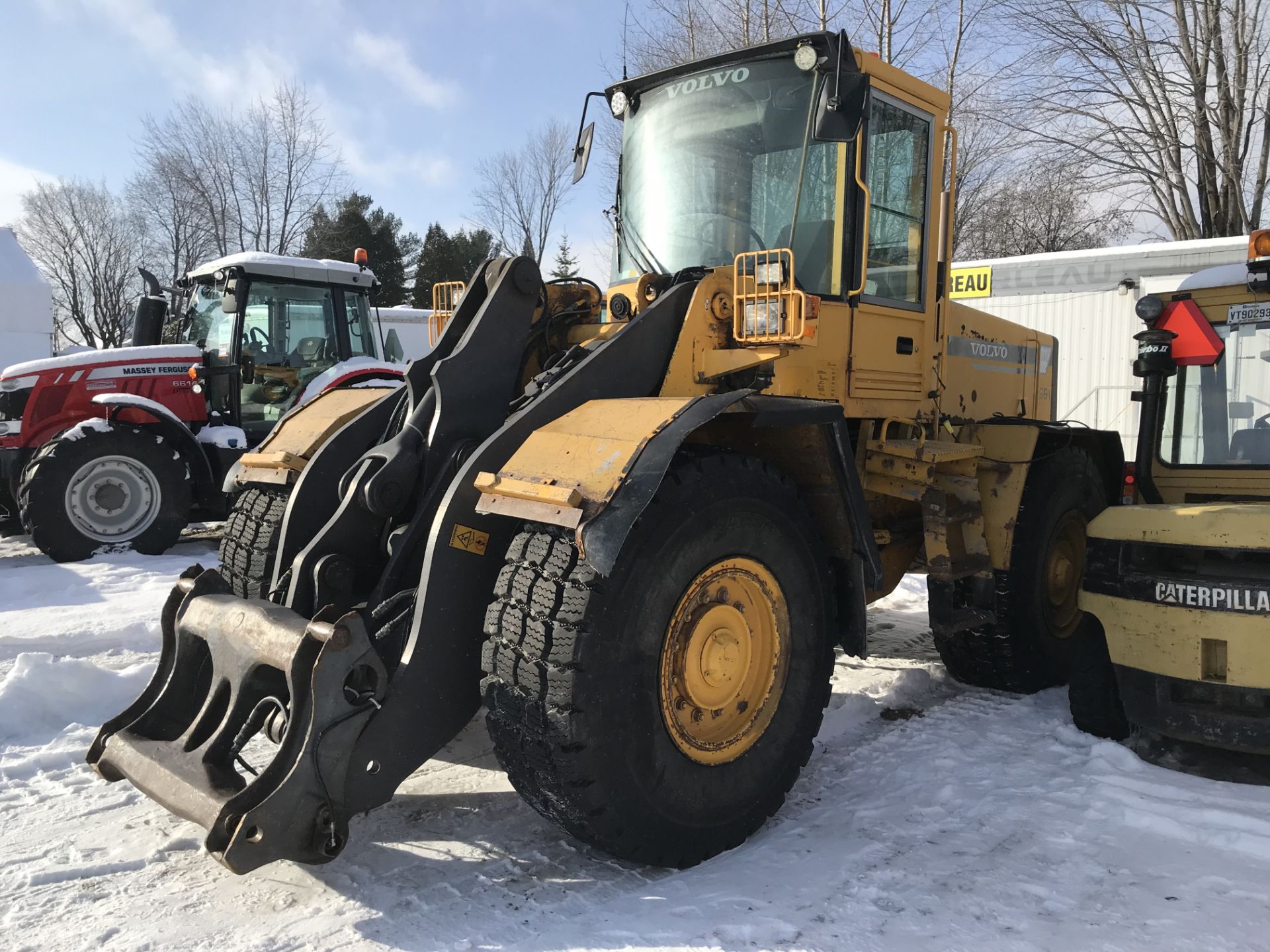 1999 Chargeur sur roues Volvo L90C, 33 000 hres, pneus hiver, 3 fonctions 1999 Volvo L90C wheel - Image 2 of 5