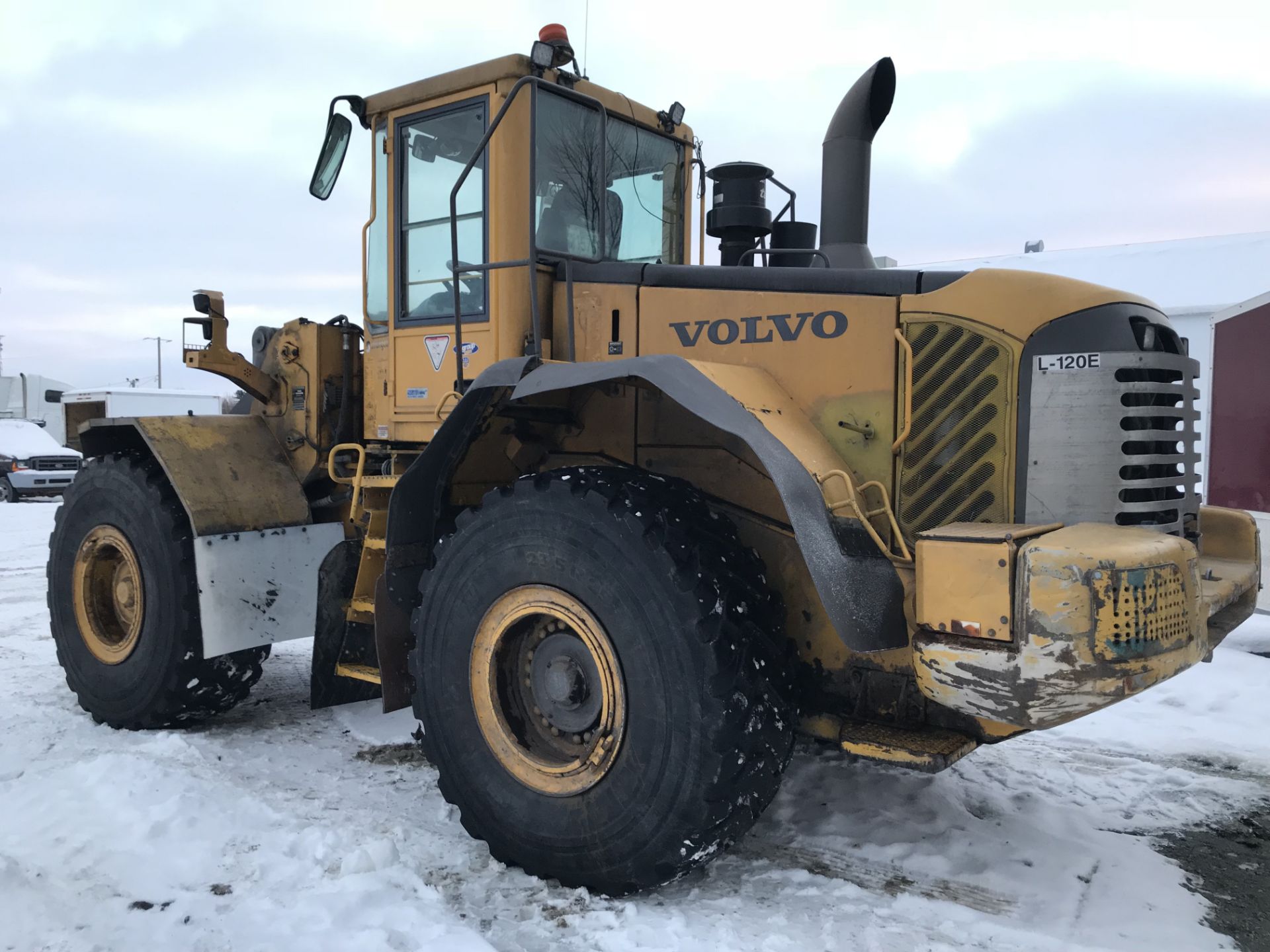 2004 Chargeurs sur roues Volvo L120E, 27 000 heures, quick attache, pneus Michelin a clous, moteur - Image 4 of 11