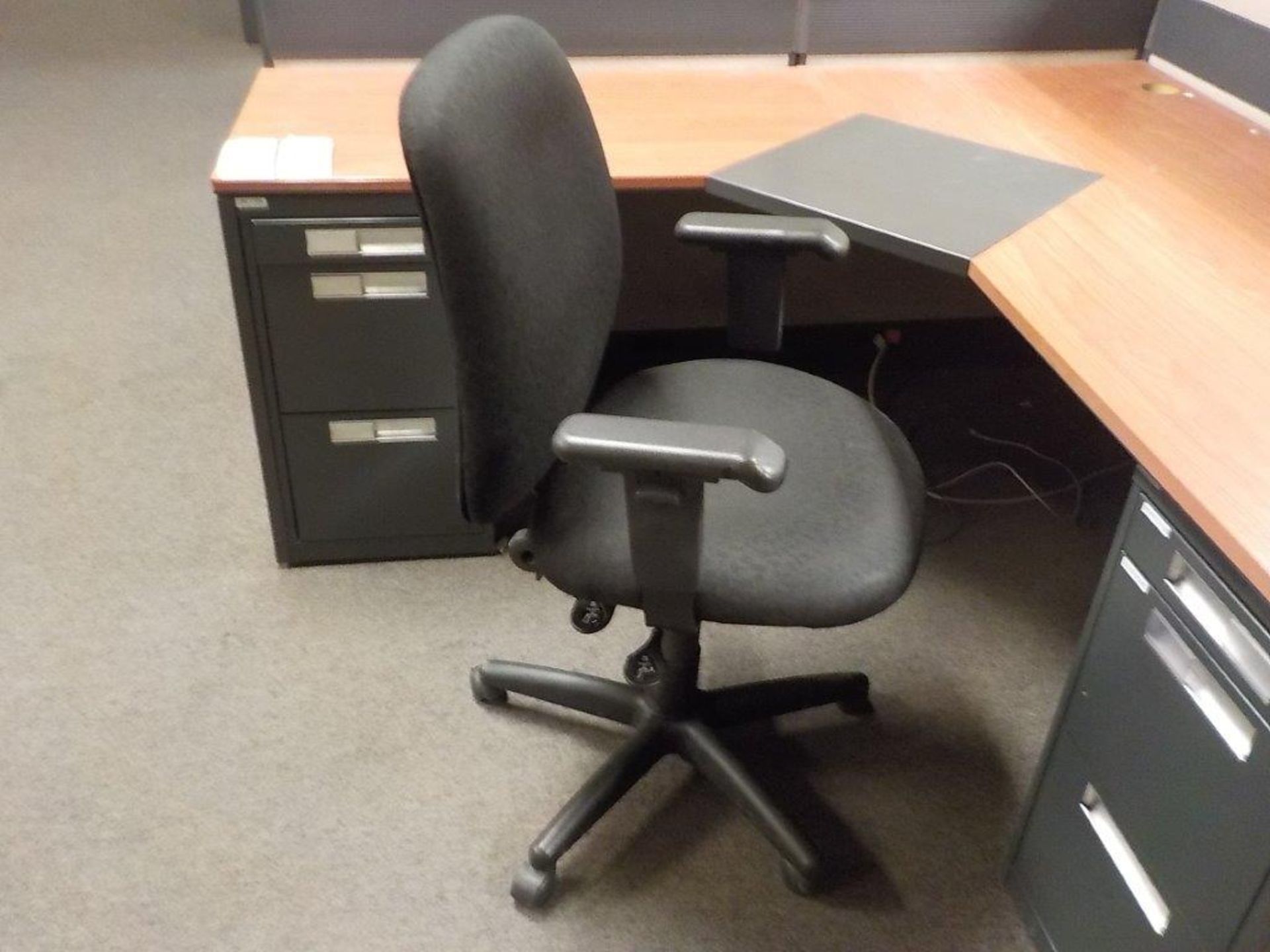 EXECUTIVE OFFICE CHAIR