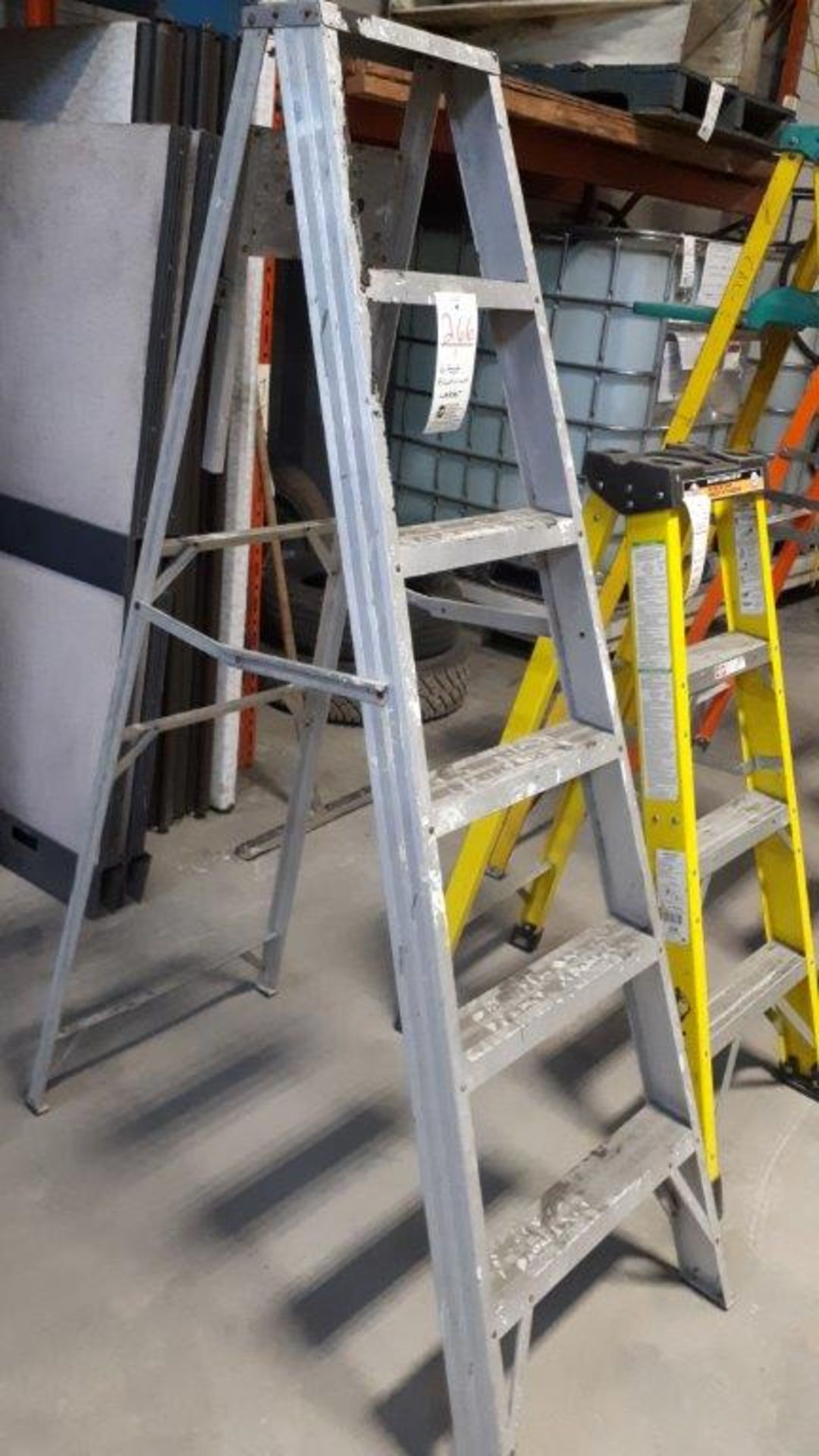 6' ALUMINIUM STEPLADDER