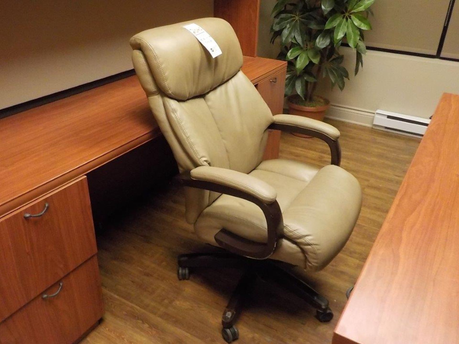 EXECUTIVE CHAIR