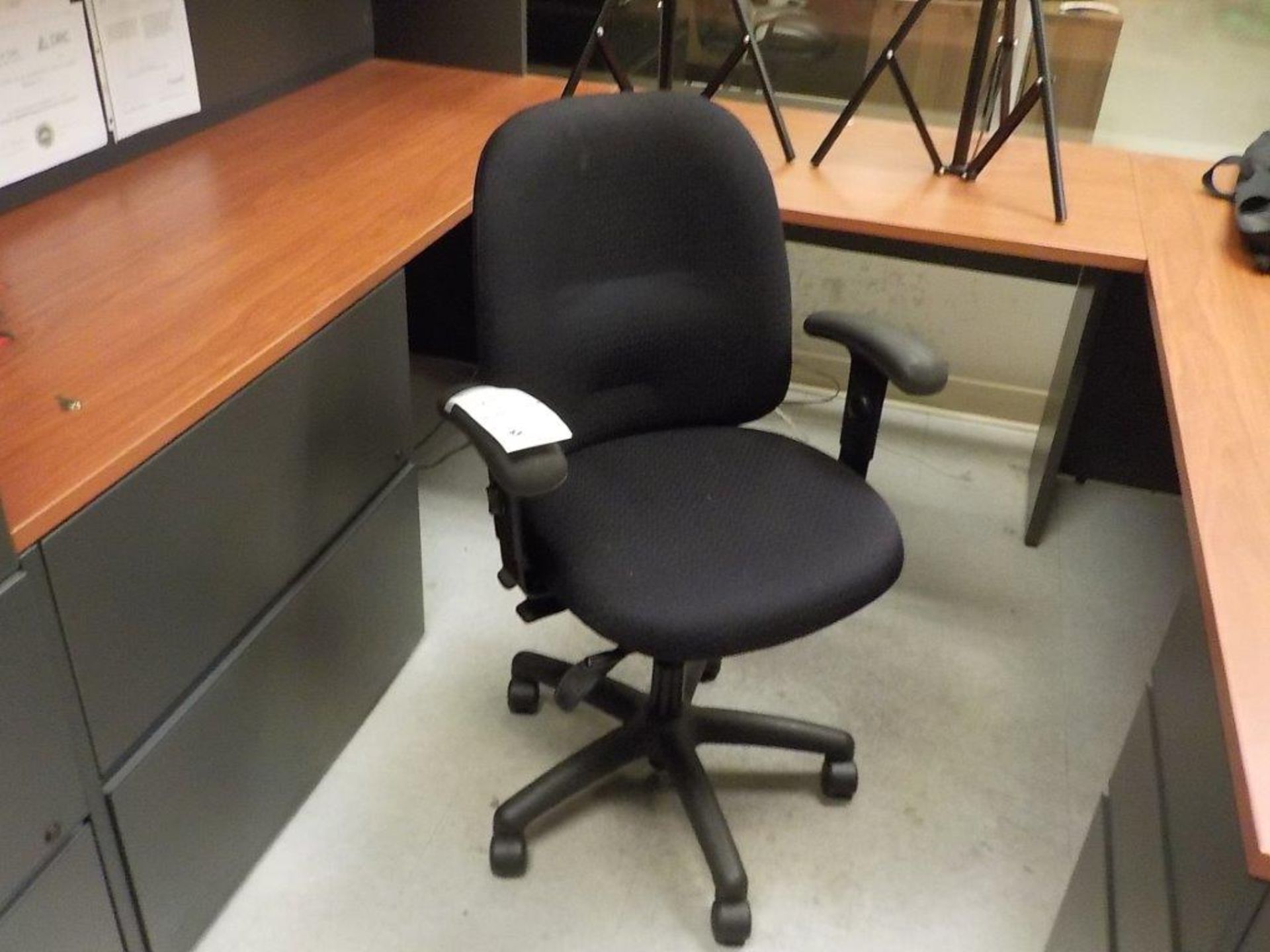 EXECUTIVE OFFICE CHAIR