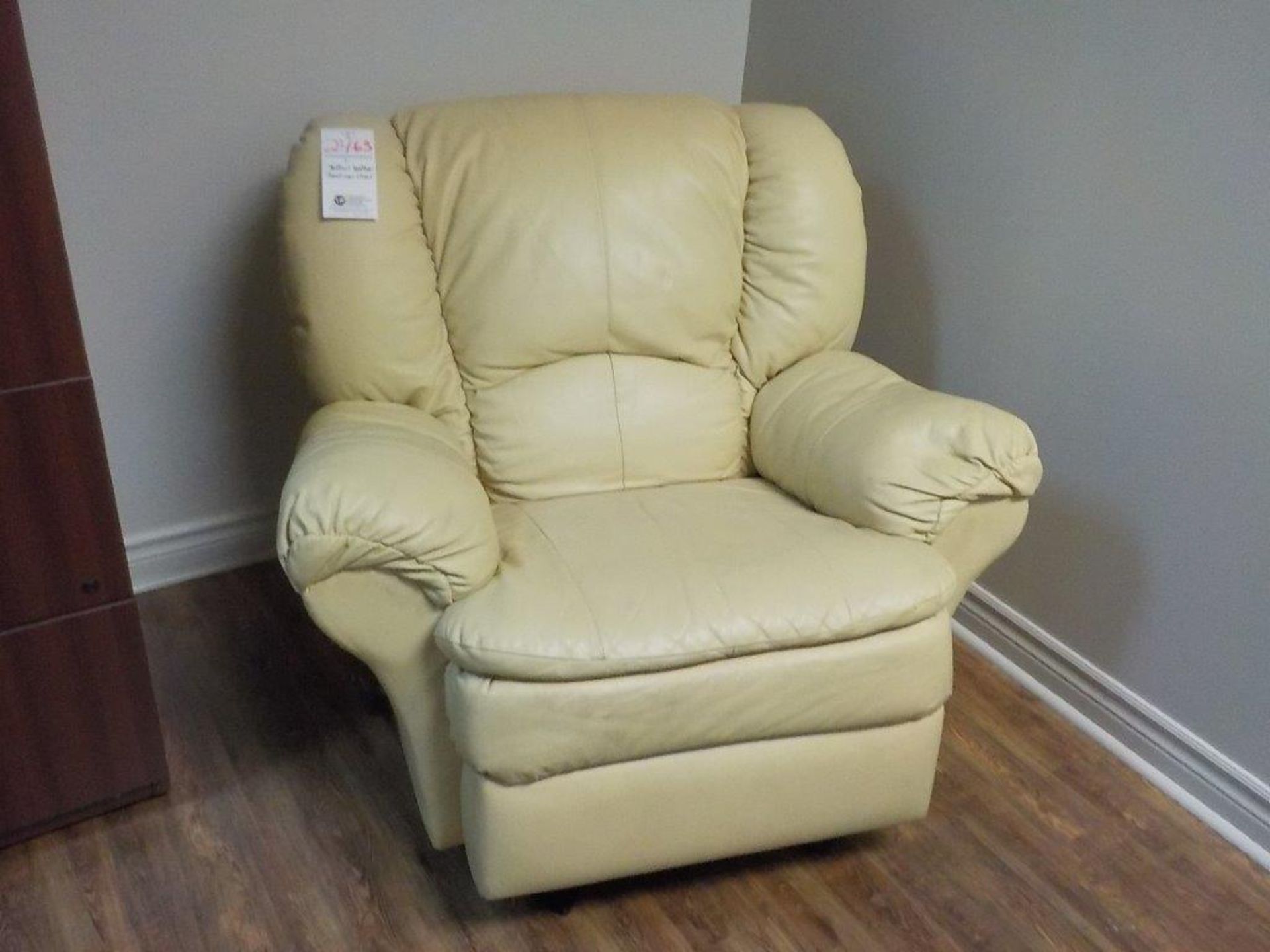 LEATHER RECLINING CHAIR, YELLOW