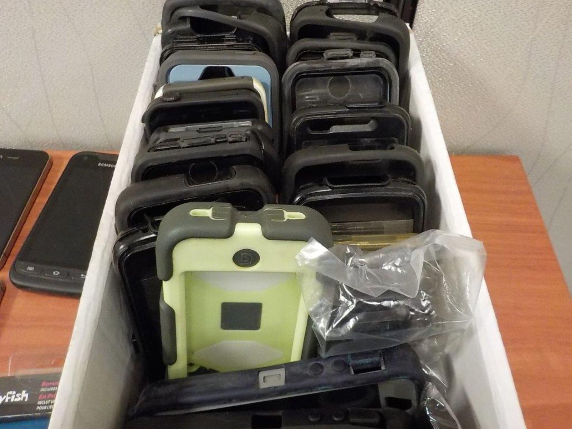 LOT: ASSORTED CASES - Image 4 of 4