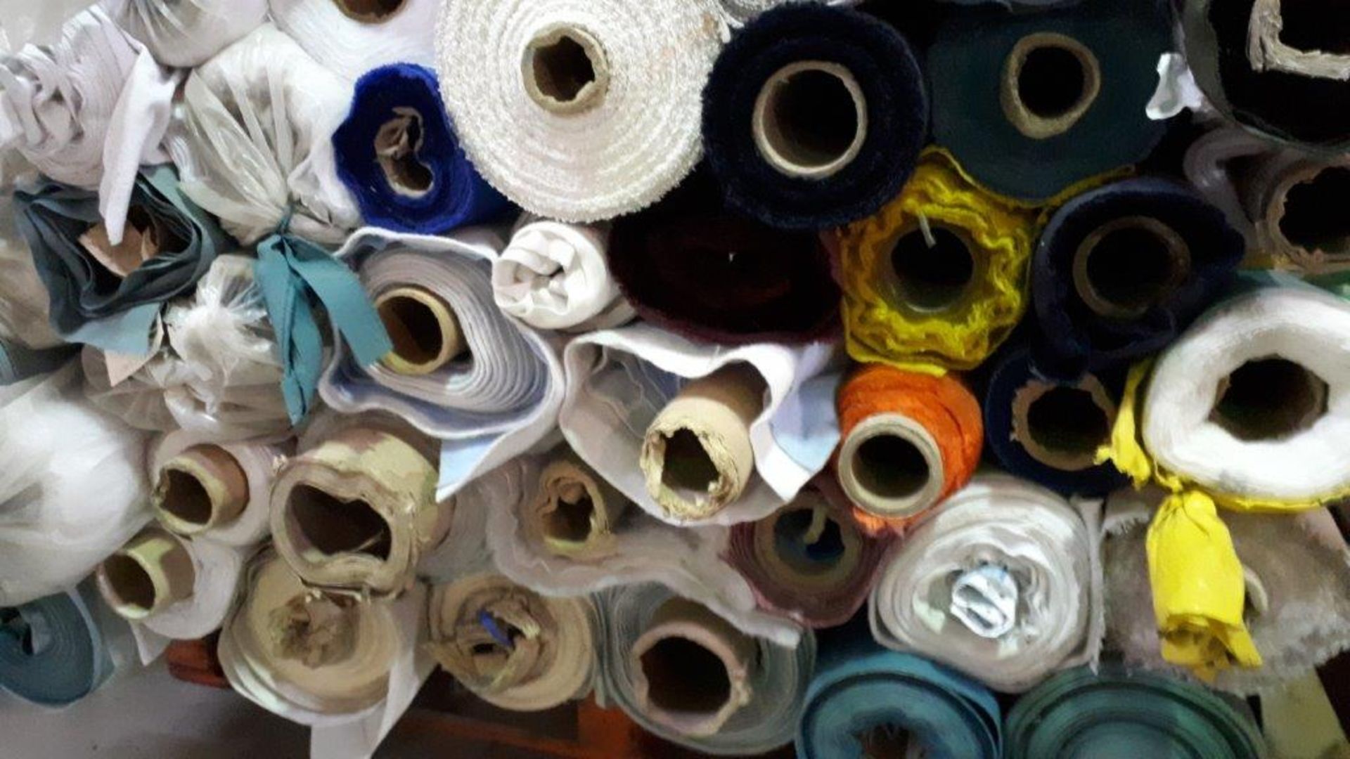 Fabric assorted (72 rolls) - Image 3 of 4