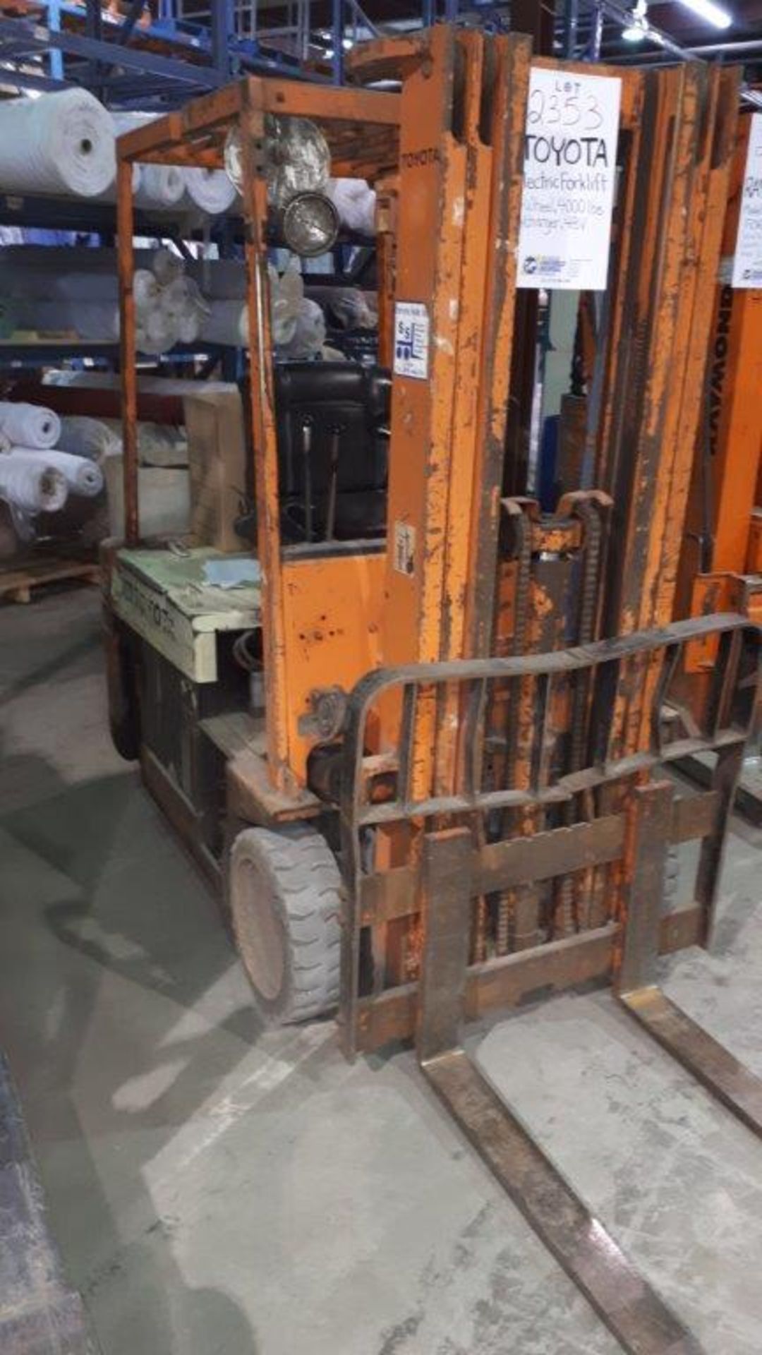 TOYOTA Electric Forklift,3 Wheel,4000 lbs,w/charger,48V - Image 2 of 9