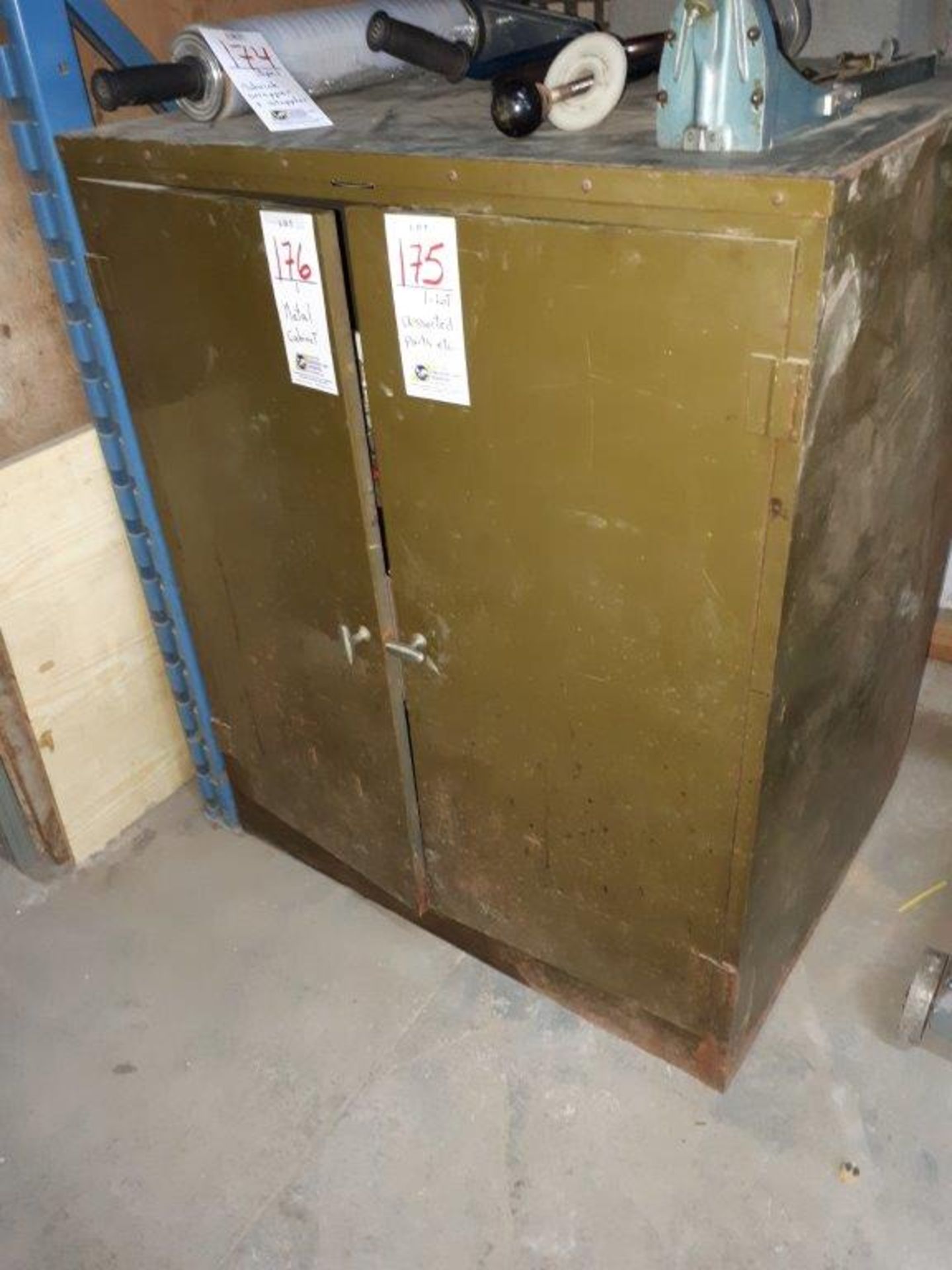 Metal cabinet