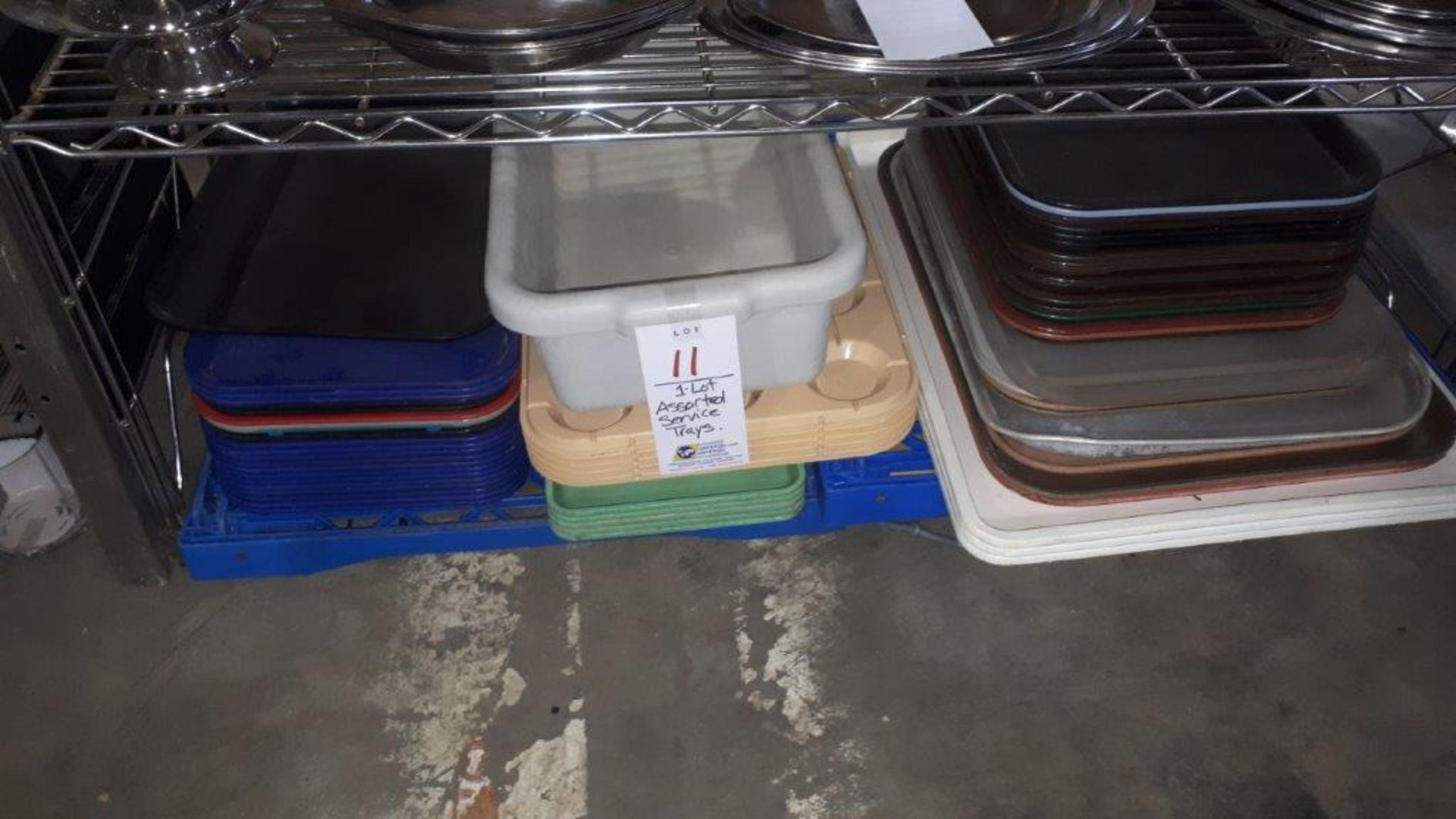 Assorted service trays (Lot)