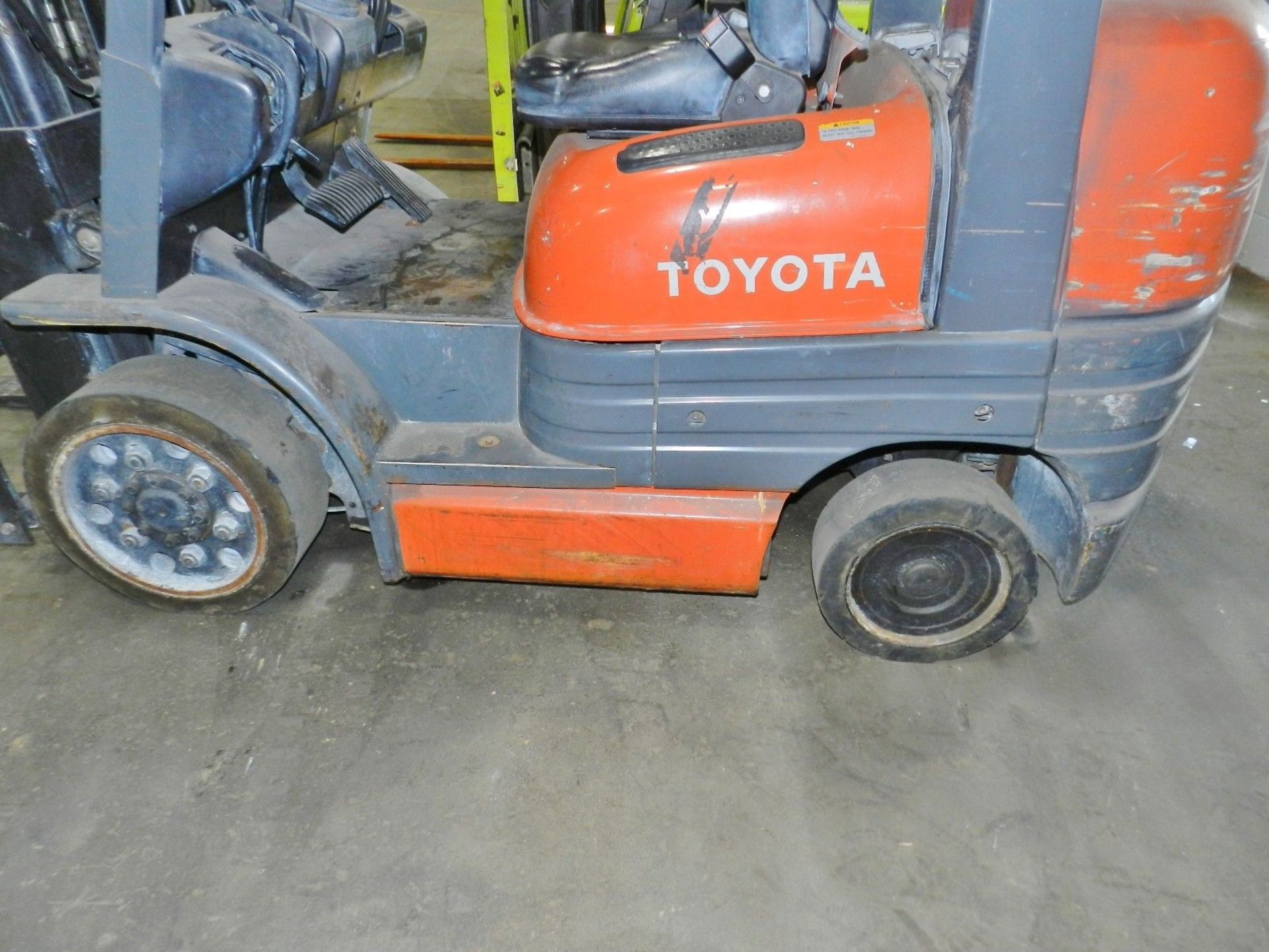 Toyota 5000lb LP Forklift - Image 2 of 6