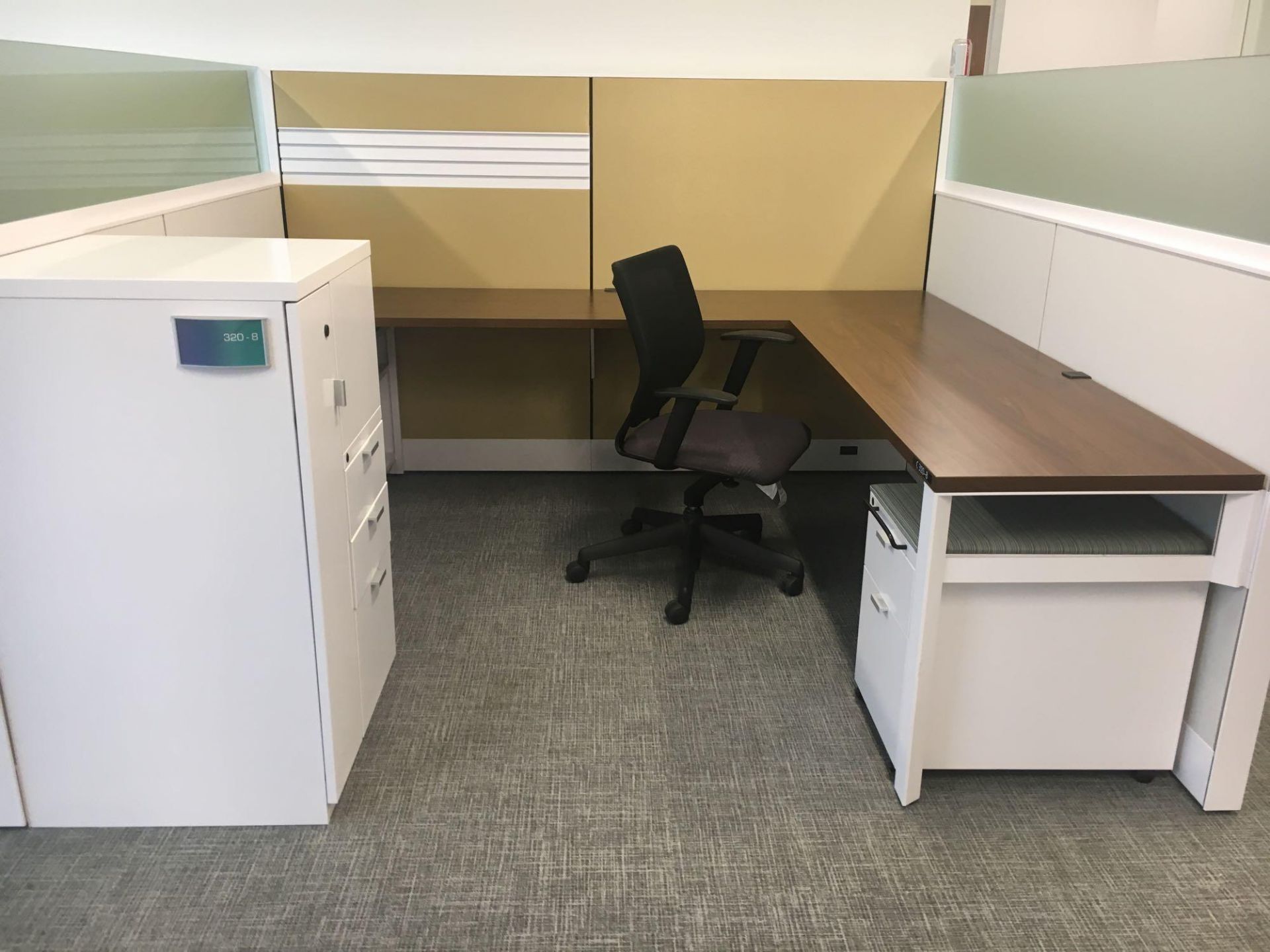 Two Person Cubicle Workstation - Bild 2 aus 8