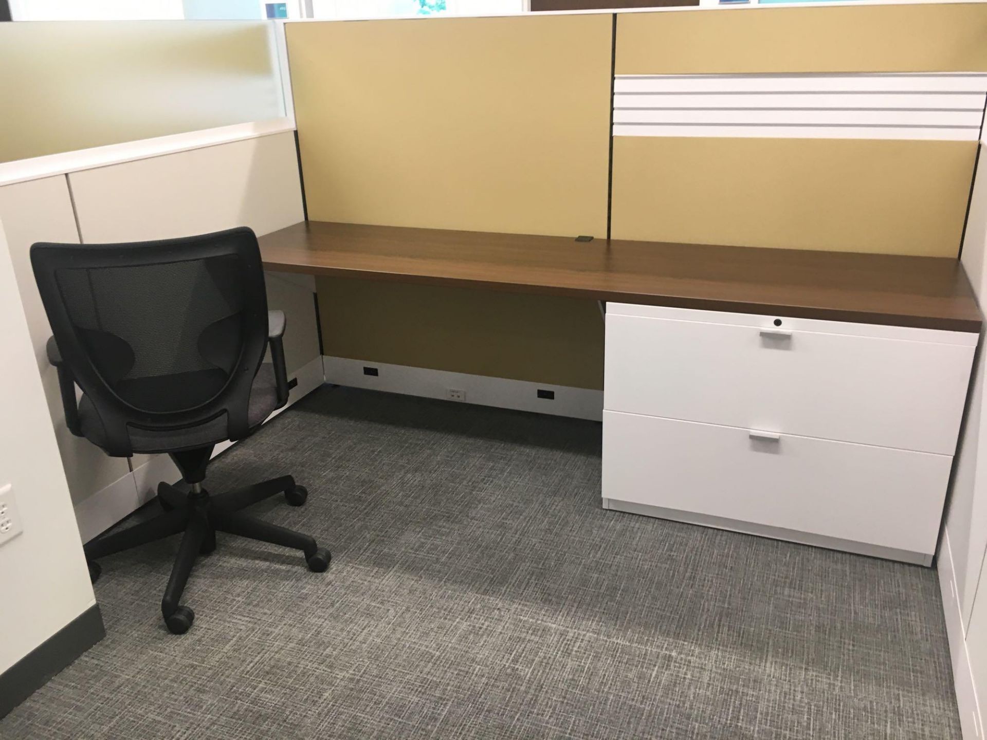 Three Person Cubicle Workstation - Image 4 of 6