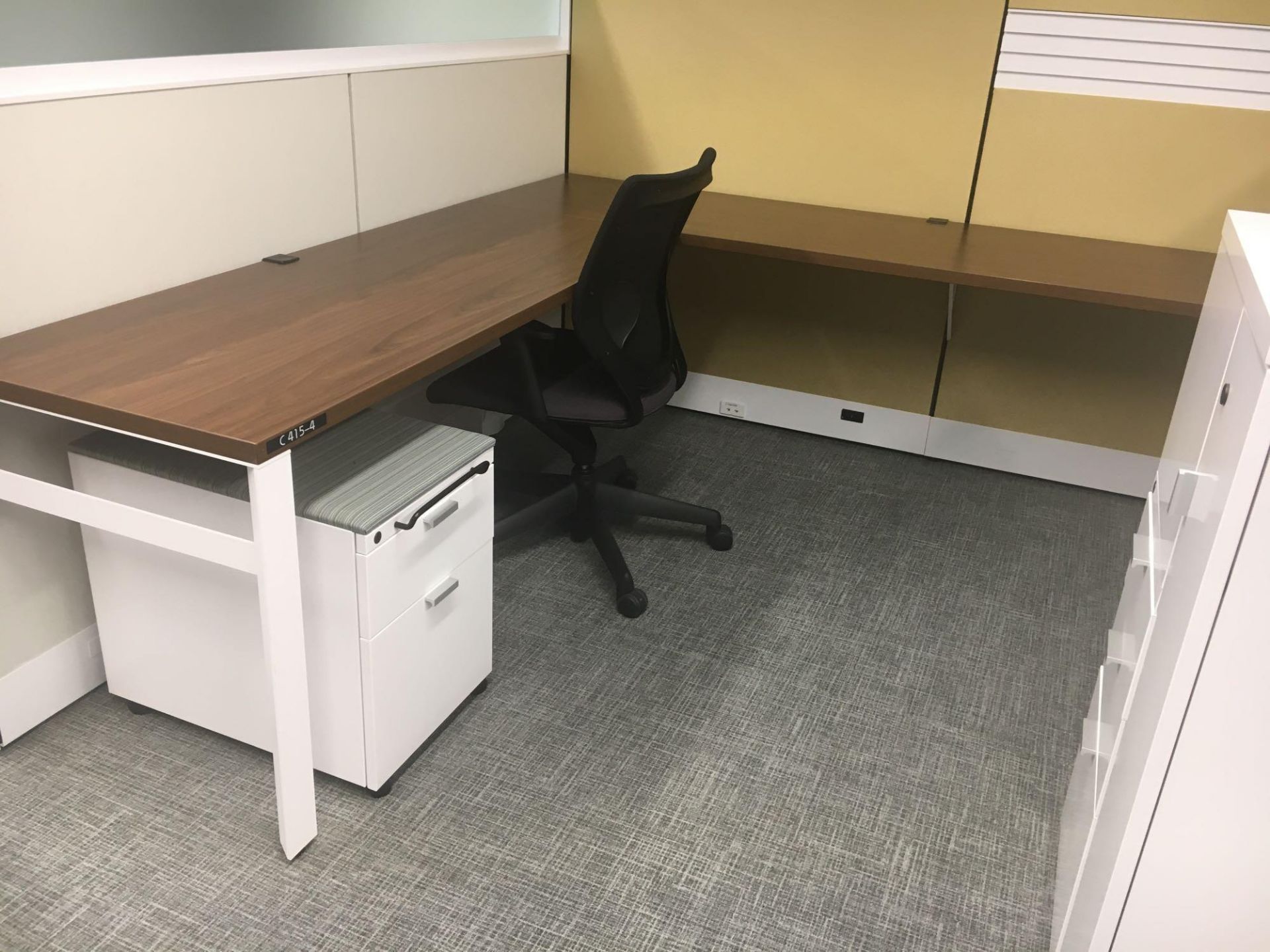 Two Person Cubicle Workstation Lot - Bild 3 aus 5