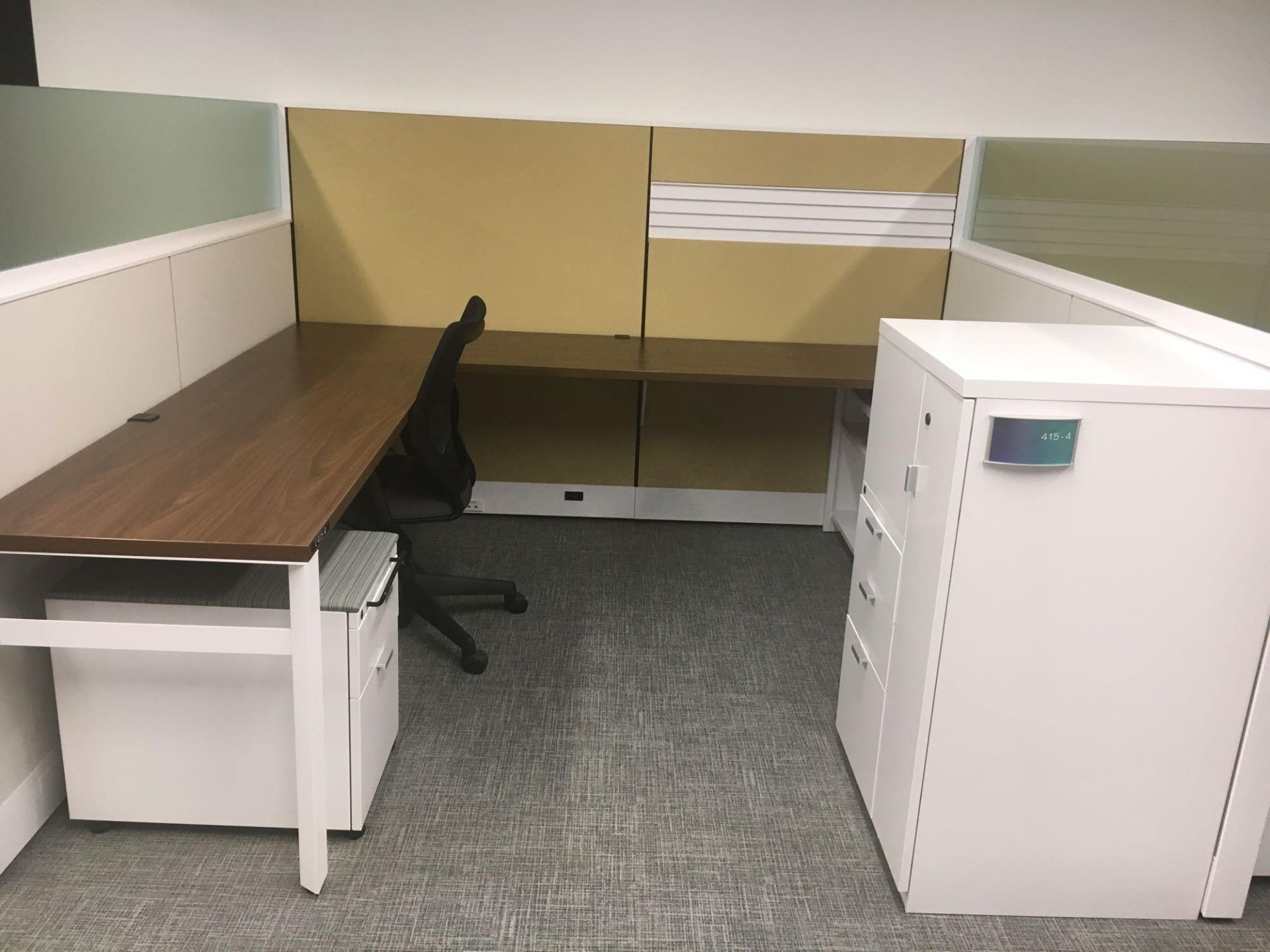 Two Person Cubicle Workstation Lot - Bild 2 aus 5