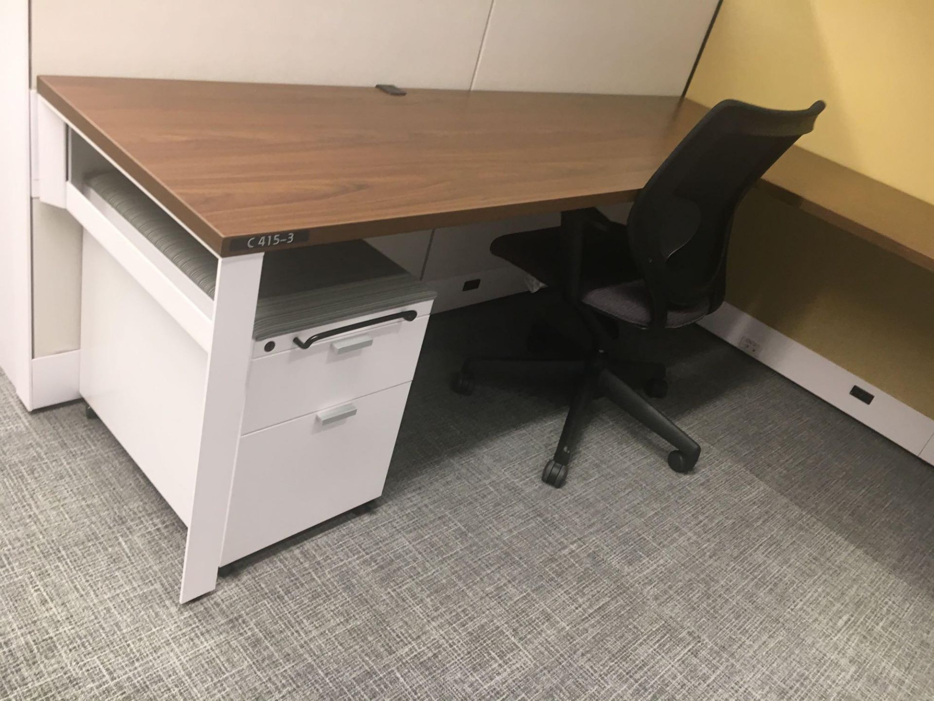 Two Person Cubicle Workstation Lot - Bild 5 aus 5