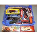 HO GAUGE - A group of HO scale wagons and other it