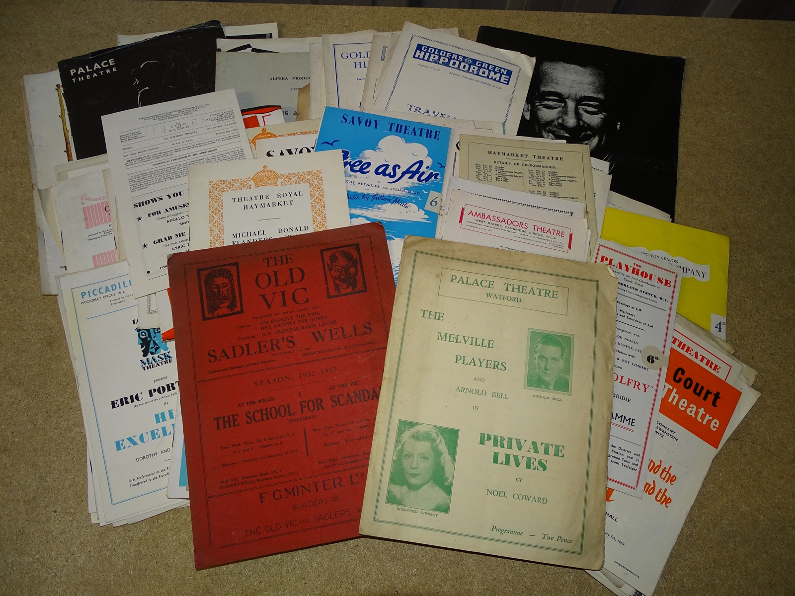 A LARGE COLLECTION OF PRE AND POST WAR THEATRE PROGRAMMES FOR LONDON AND SURROUNDING THEATRES