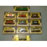 OO GAUGE MODEL RAILWAYS: GROUP OF 11 BOXED WRENN W