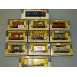 OO GAUGE MODEL RAILWAYS: GROUP OF 11 BOXED WRENN W