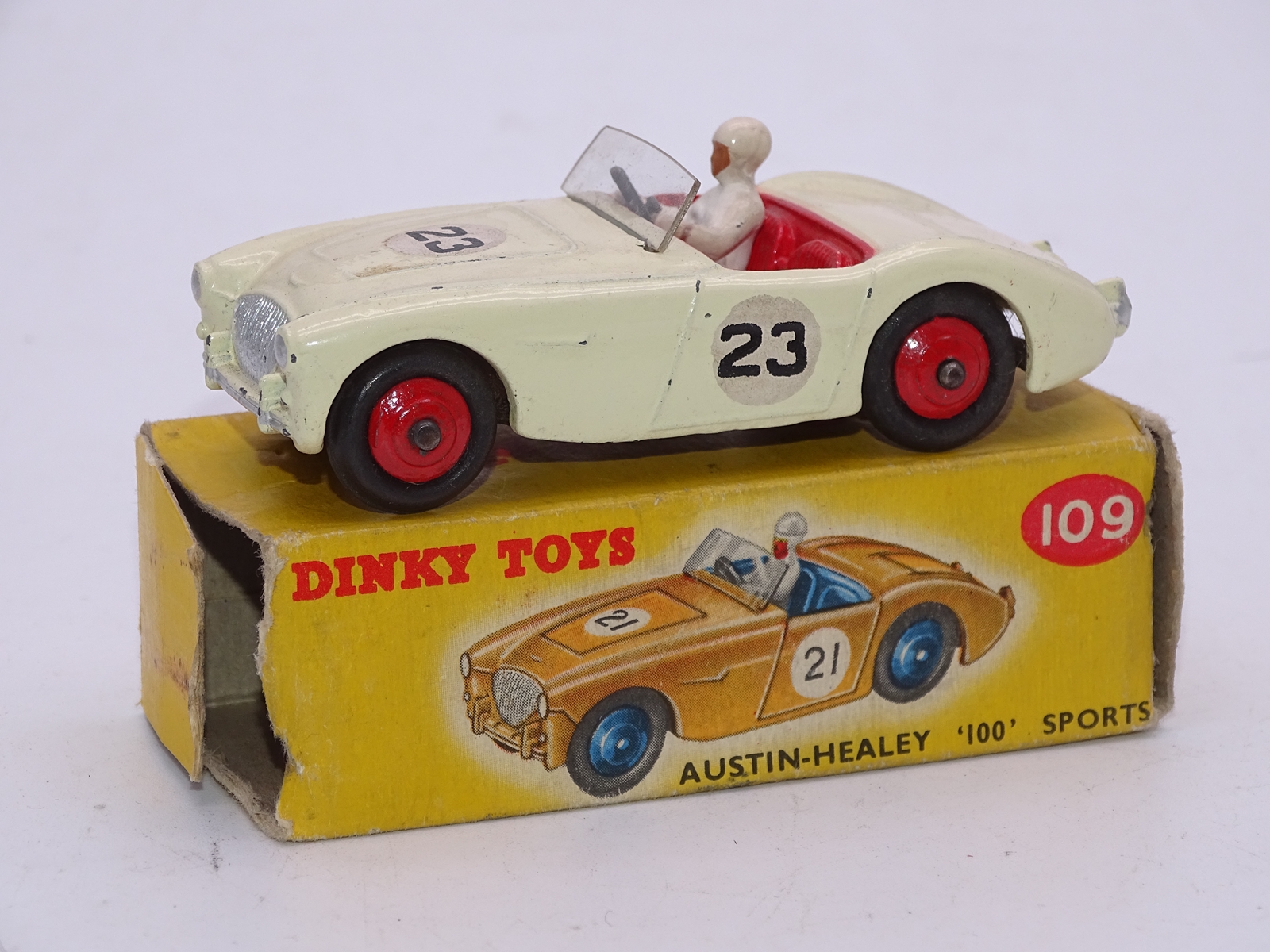 DINKY DIECAST: 109 Austin Healey 100 Sports Car in