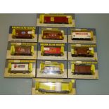 OO GAUGE MODEL RAILWAYS: GROUP OF 11 BOXED WRENN W