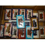 TRAY OF BOXED OO AND HO GAUGE WAGONS BY BACHMANN,