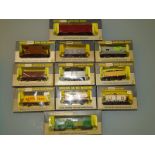 OO GAUGE MODEL RAILWAYS: GROUP OF 11 BOXED WRENN W