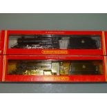 OO GAUGE MODEL RAILWAYS: A PAIR OF BOXED HORNBY R3