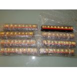 OO GAUGE MODEL RAILWAYS: A GROUP OF UNBOXED HORNBY