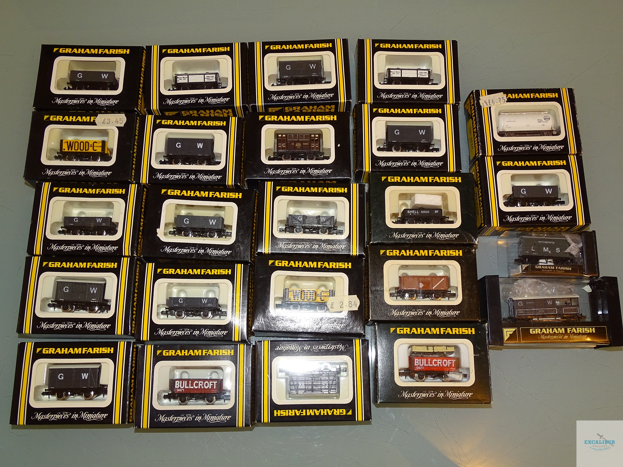 N GAUGE - GROUP OF BRITISH OUTLINE FREIGHT WAGONS by GRAHAM FARISH - G/VG in F/VG boxes (24)