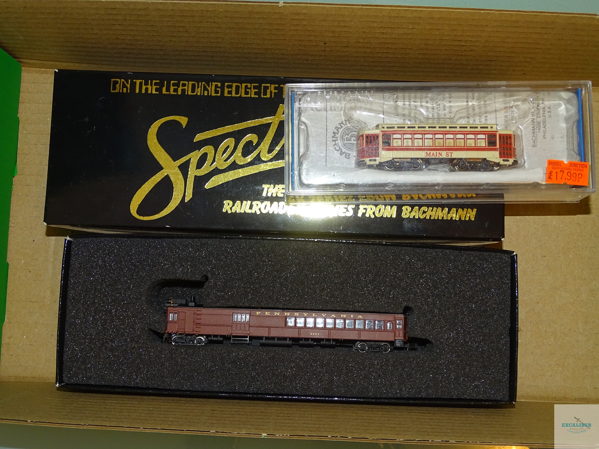 N GAUGE - PAIR OF AMERICAN OUTLINE RAILCARS - comprising a SPECTRUM DOODLEBUG and a BACHMANN TROLLEY