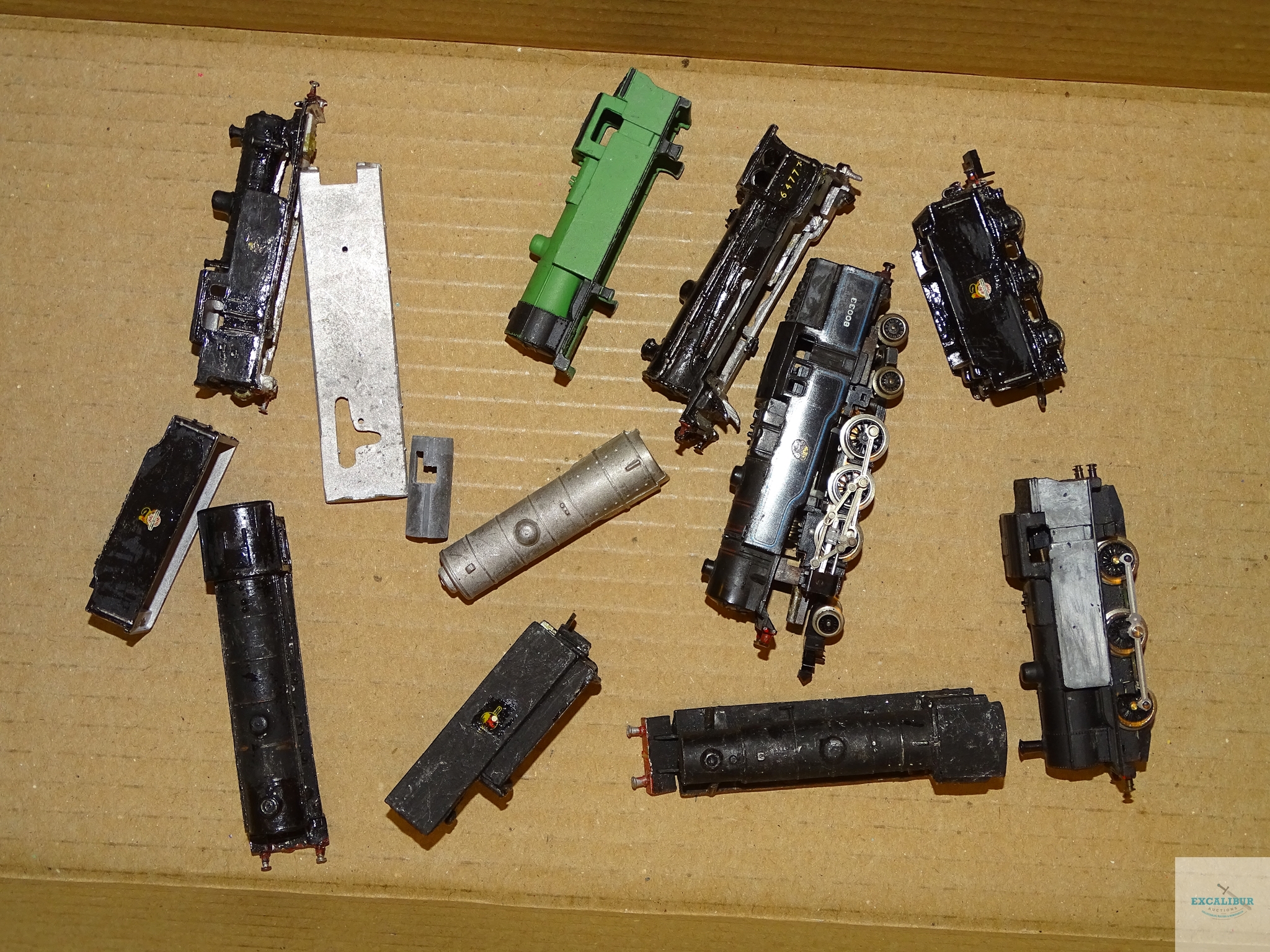 N GAUGE - GROUP OF BRITISH OUTLINE KIT BUILT/MODIFIED LOCOS AND CHASSIS - some part built. others