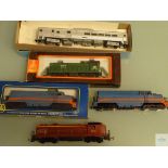 HO GAUGE - GROUP OF 5 AMERICAN OUTLINE DIESEL LOCOS and RAILCAR by AHM, ATHEARN and others, 2 x