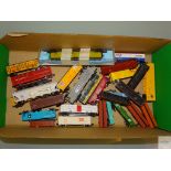 N GAUGE - GROUP OF AMERICAN OUTLINE FREIGHT CARS by various manufacturers - unboxed - Generally