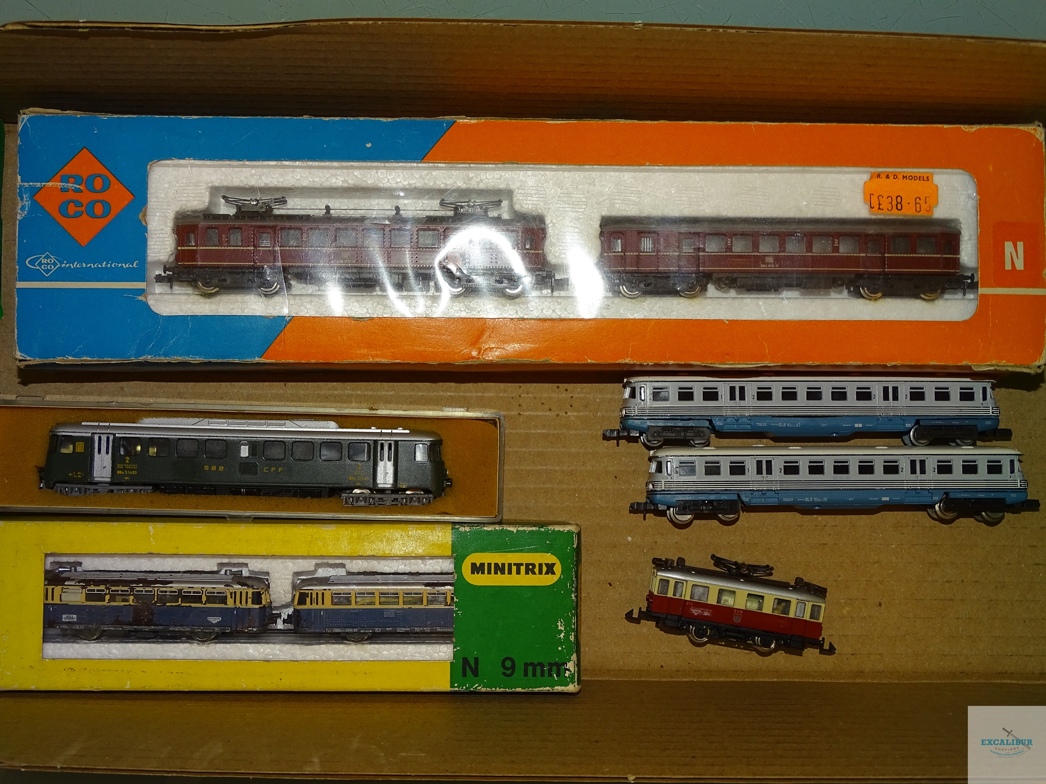 N GAUGE - QUANTITY OF VARIOUS EUROPEAN RAILCARS BY ROCO, MINITRIX, PIKO AND LIMA - F/VG in F boxes