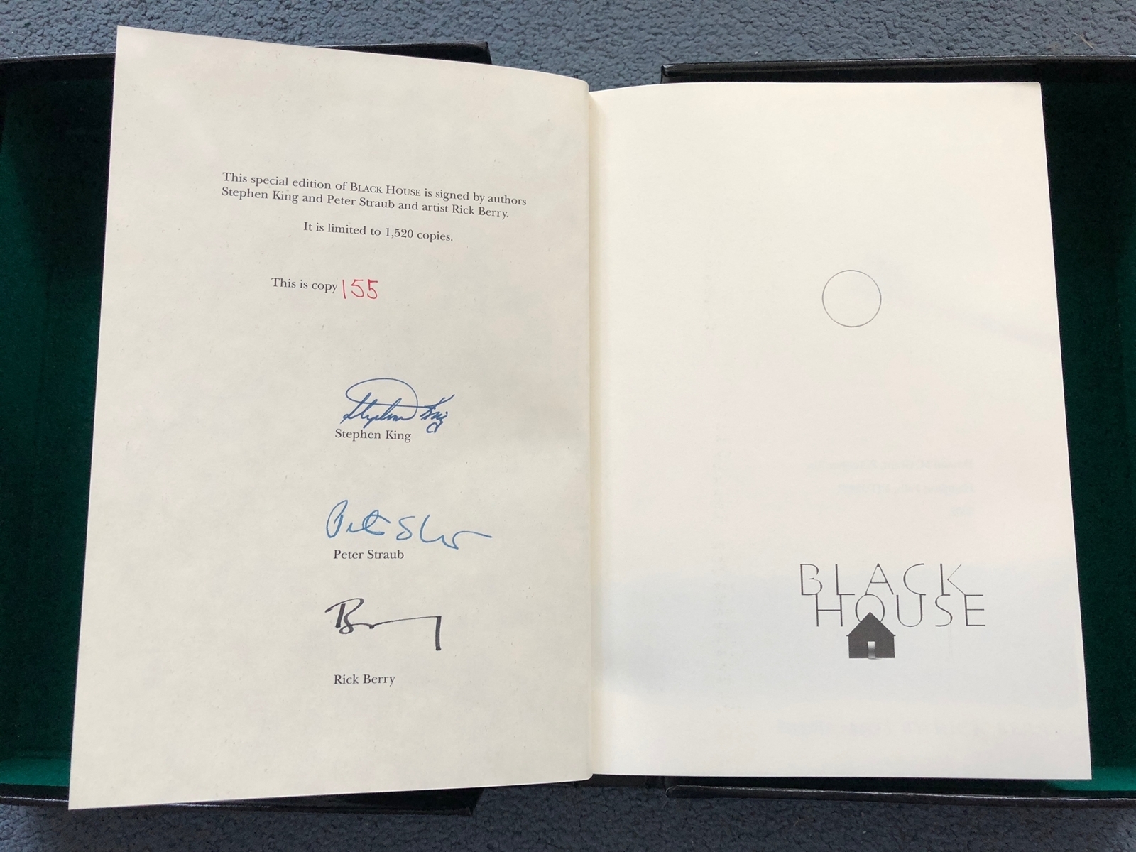 STEPHEN KING - BLACK HOUSE - Published by Donald Grant, USA, 2002. Hardcover - LIMITED EDITION of - Image 2 of 5